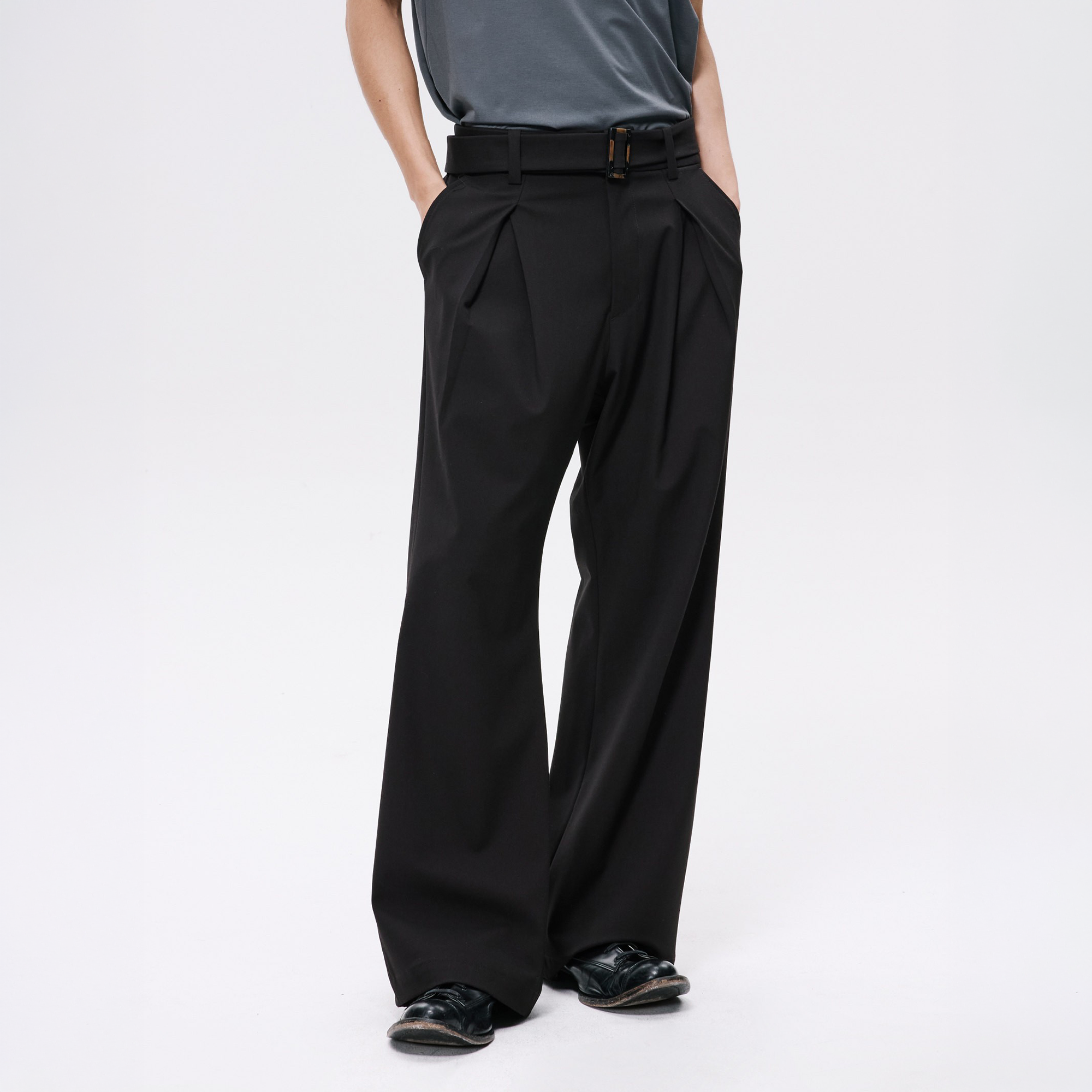 ALVNG AR ANTS Horn Buckle Belted Pleated Trousers