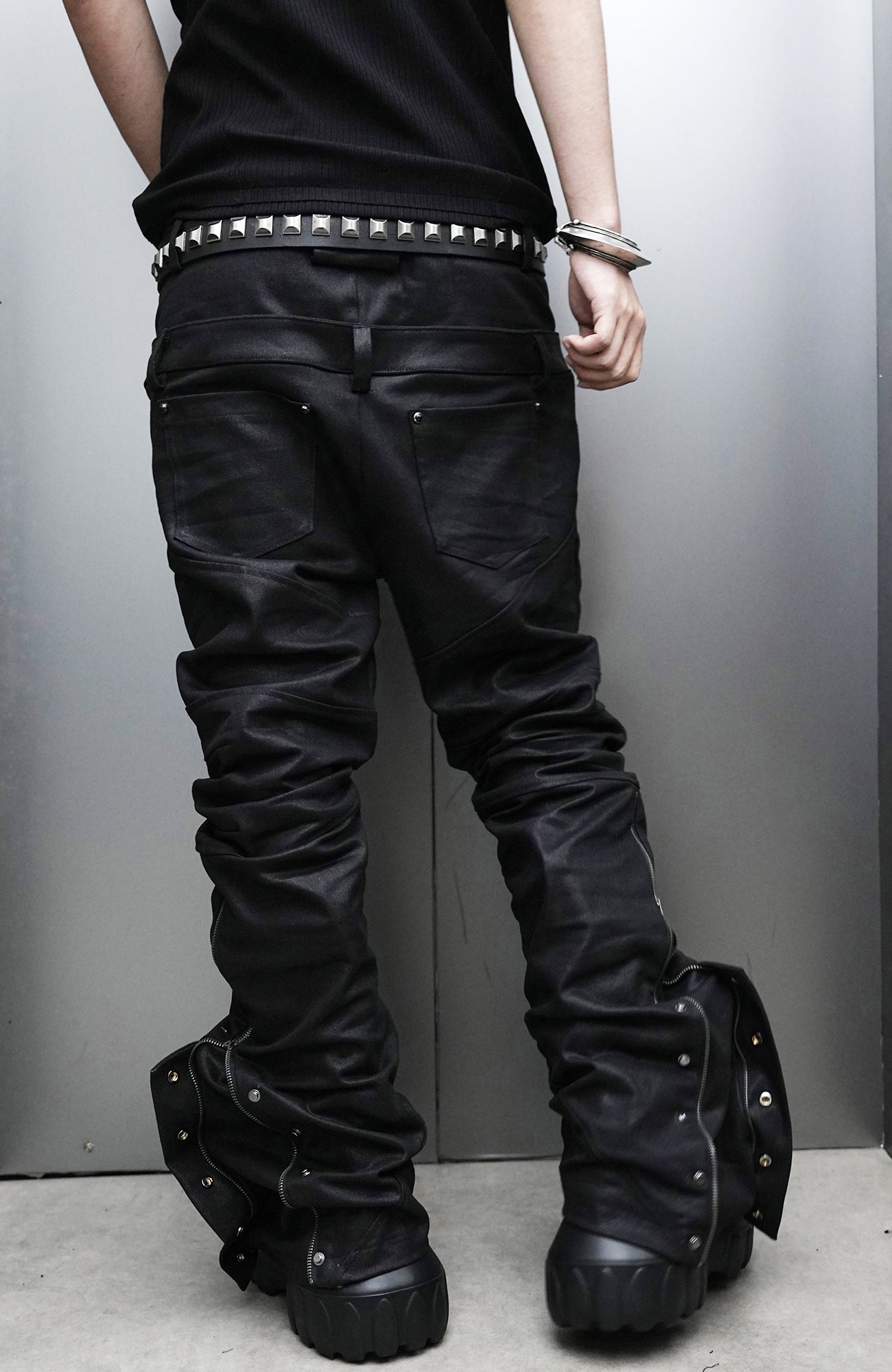 SSIN7 Star Buckle Studded Leather Belt