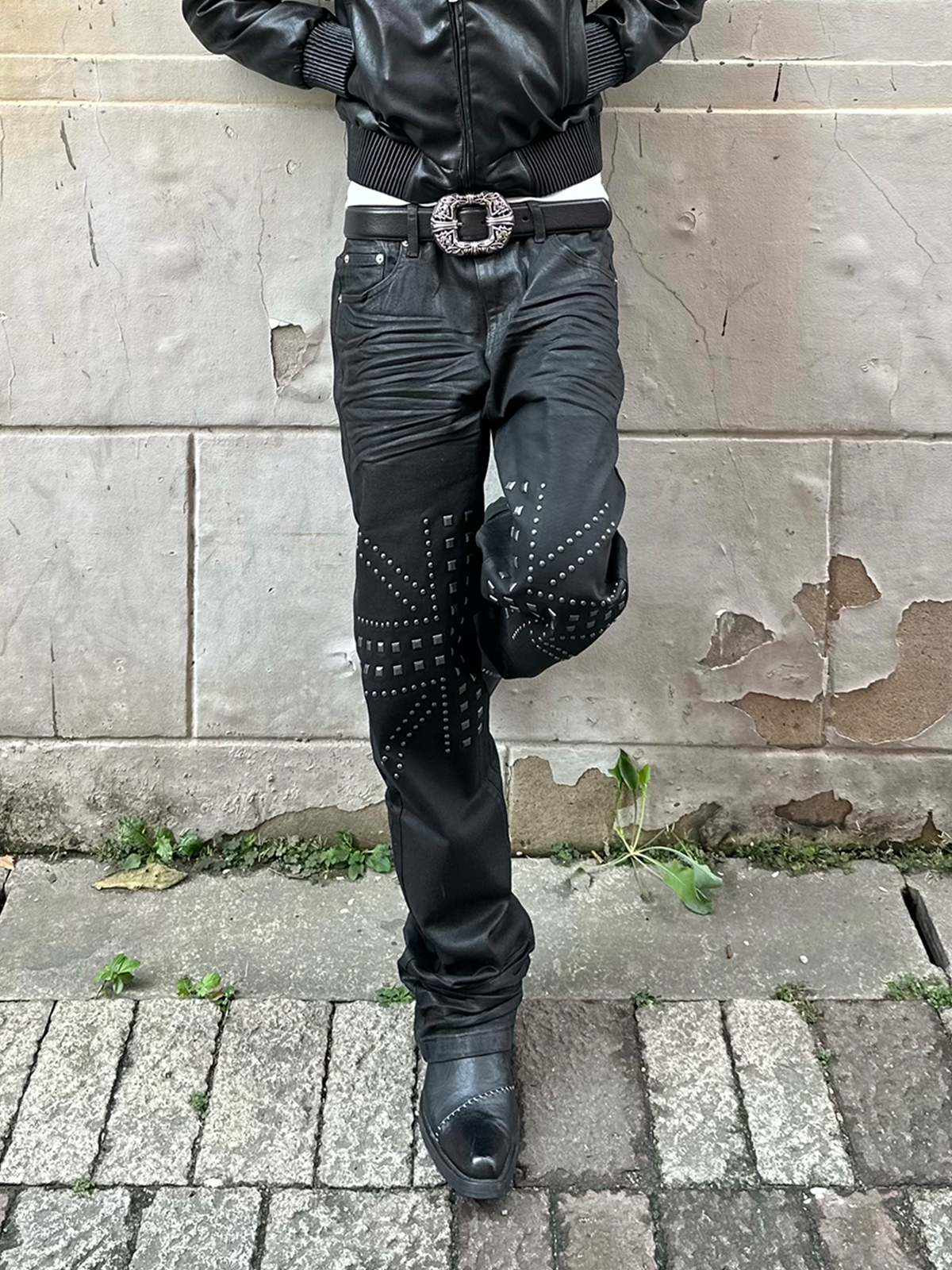 SAXGENWON Studded Washed Pleated Slim Jeans