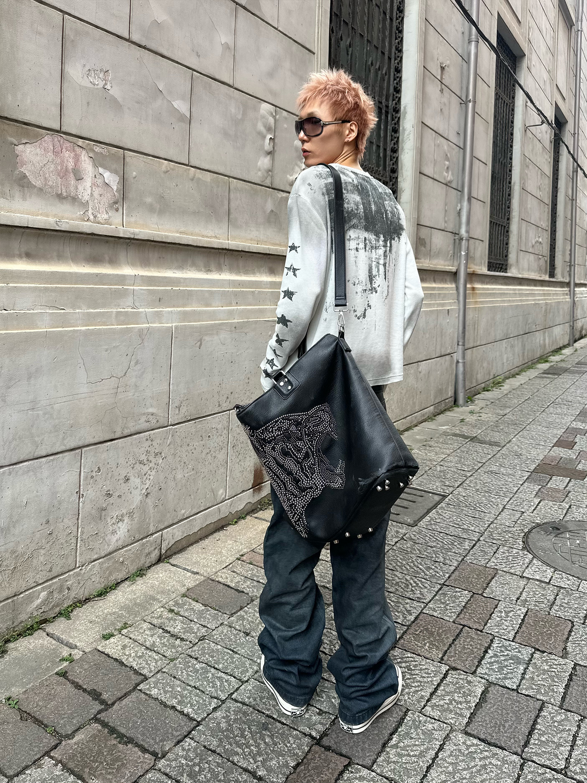 SAXGENWON Washed Graphic Frayed Long-Sleeve Tee
