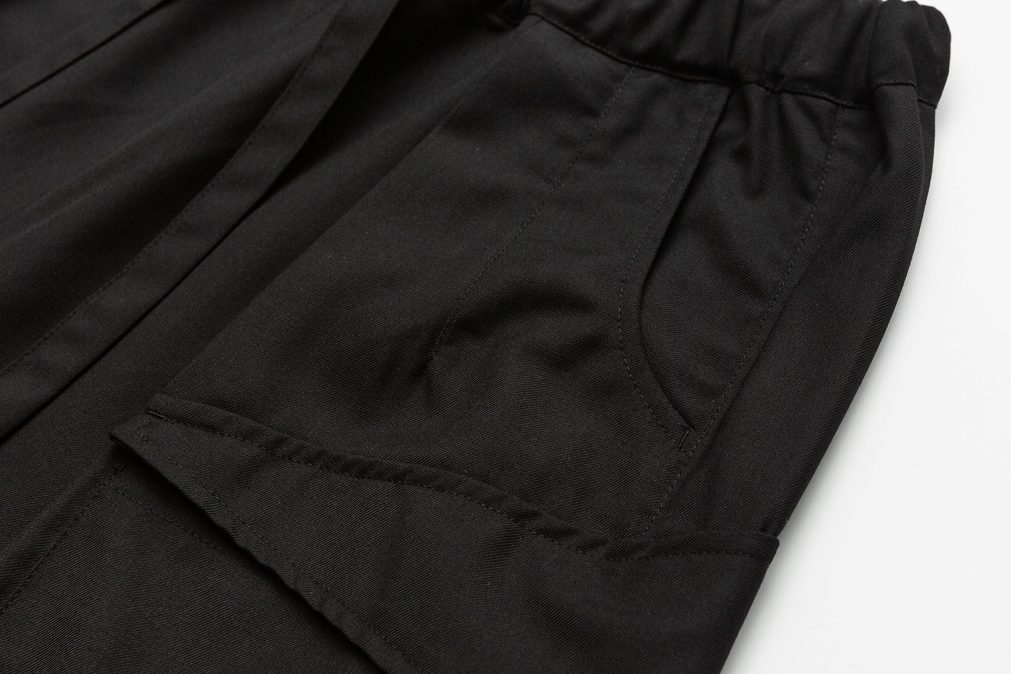 ME DA IGUAL Multi-Pocket Oversized Utility Shorts, premium urban and streetwear designers apparel on PROJECTISR.com, ME DA IGUAL
