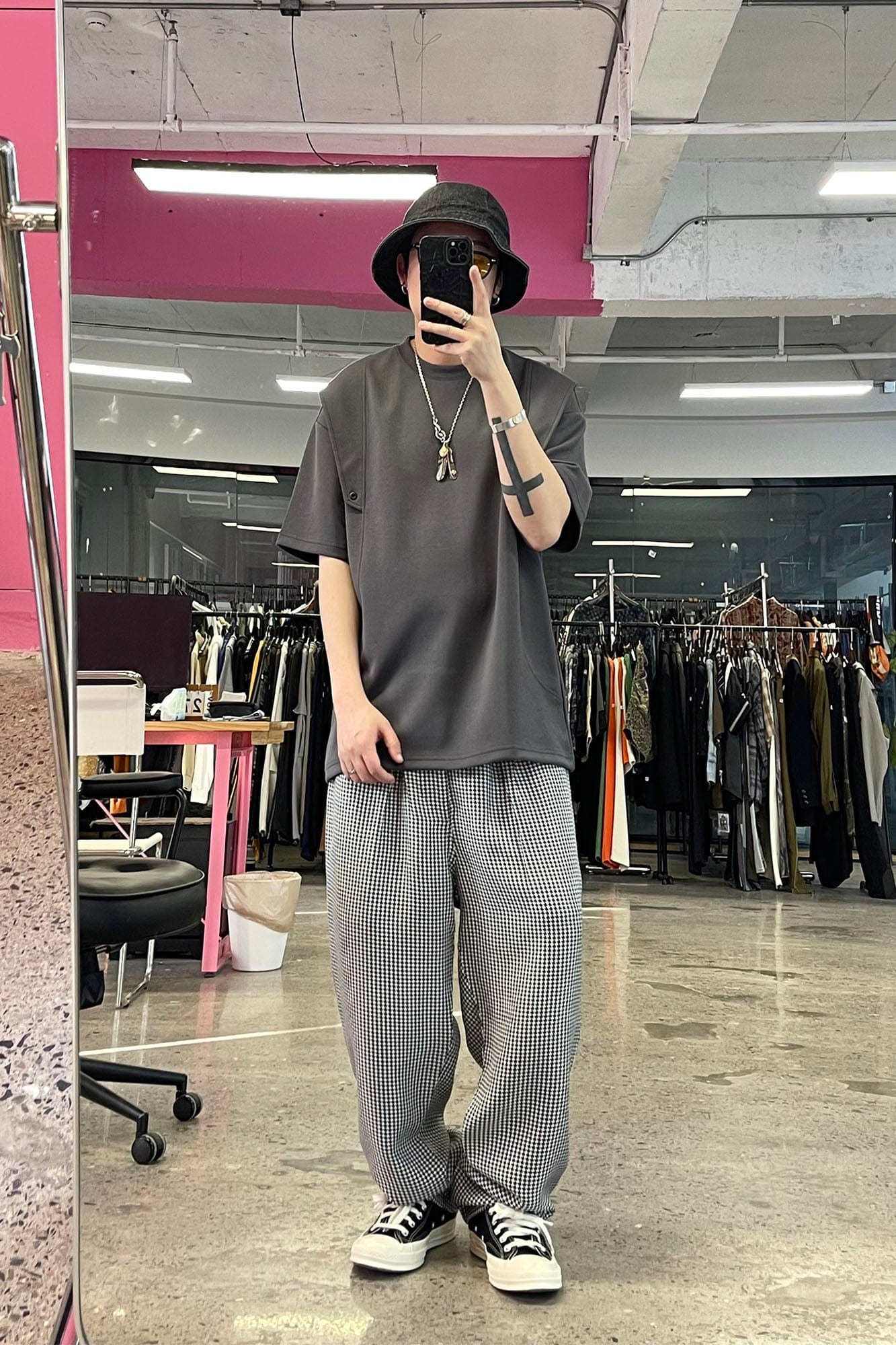 ME DA IGUAL Elastic Waist Houndstooth Tapered Trousers, premium urban and streetwear designers apparel on PROJECTISR.com, ME DA IGUAL