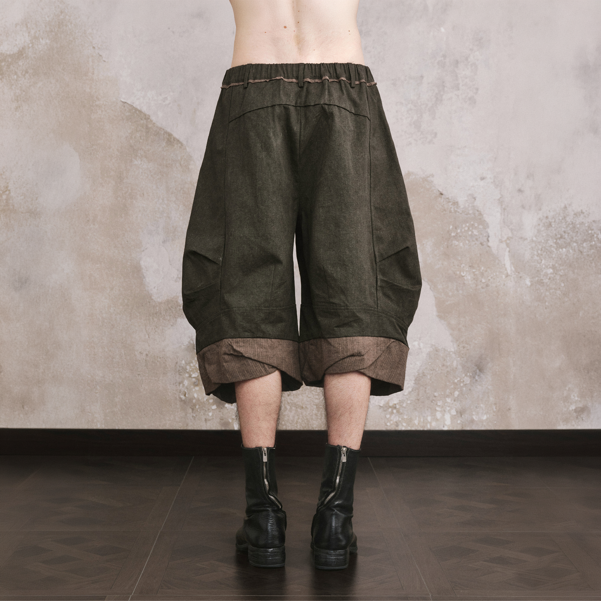 ILNya Nieternite Nifutur Crinkled Curved Cropped Pants Dark Green