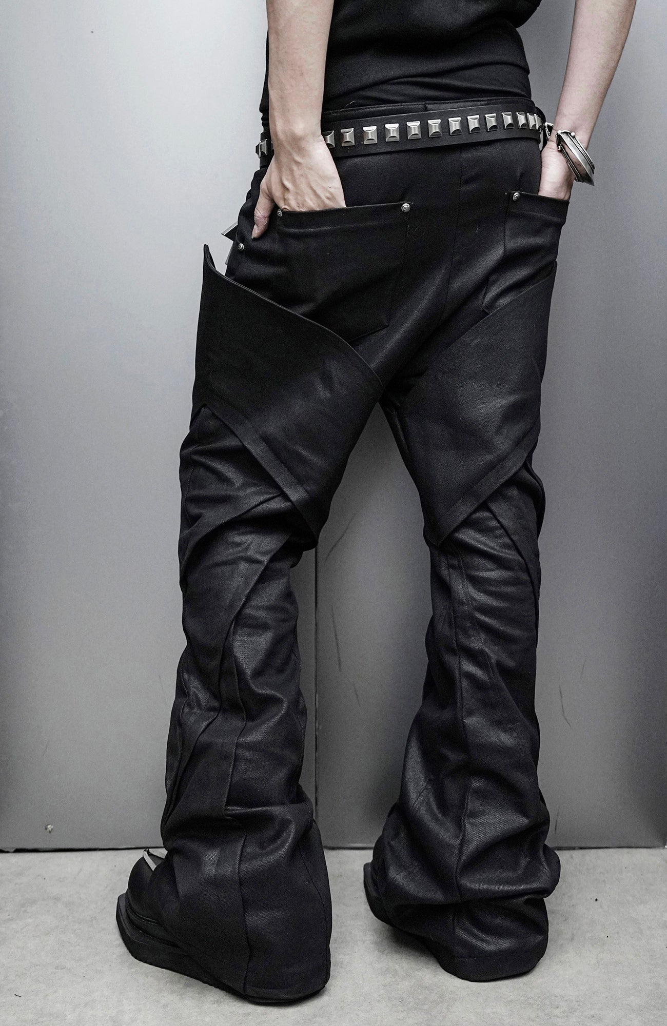 SSIN7 Wing Pocket Waxed Flared Jeans