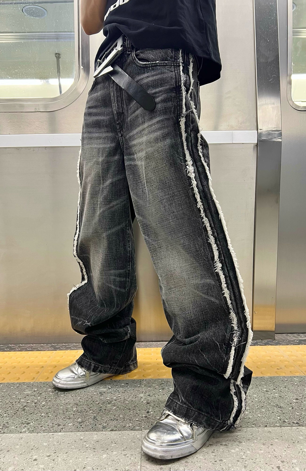 REBEL WAVE Faded Wash Raw Edge Jeans