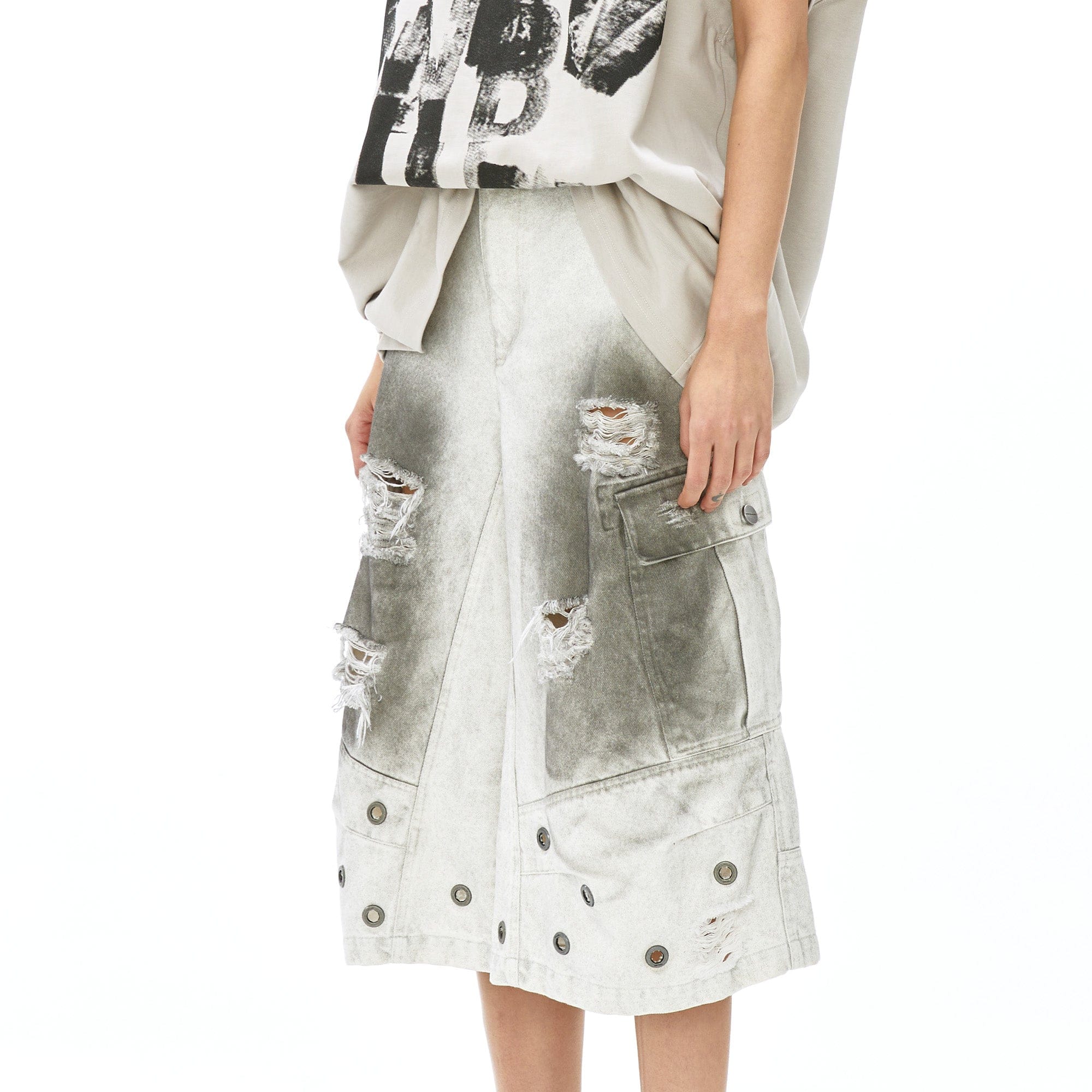 VANN VALRENCE Distressed Gradient Grommet Capris Shorts