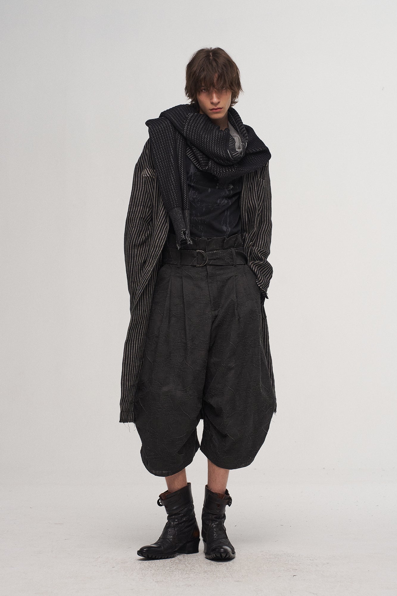 ILNya Nieternite Nifutur Frayed Edge Ribbed V-Neck Cardigan