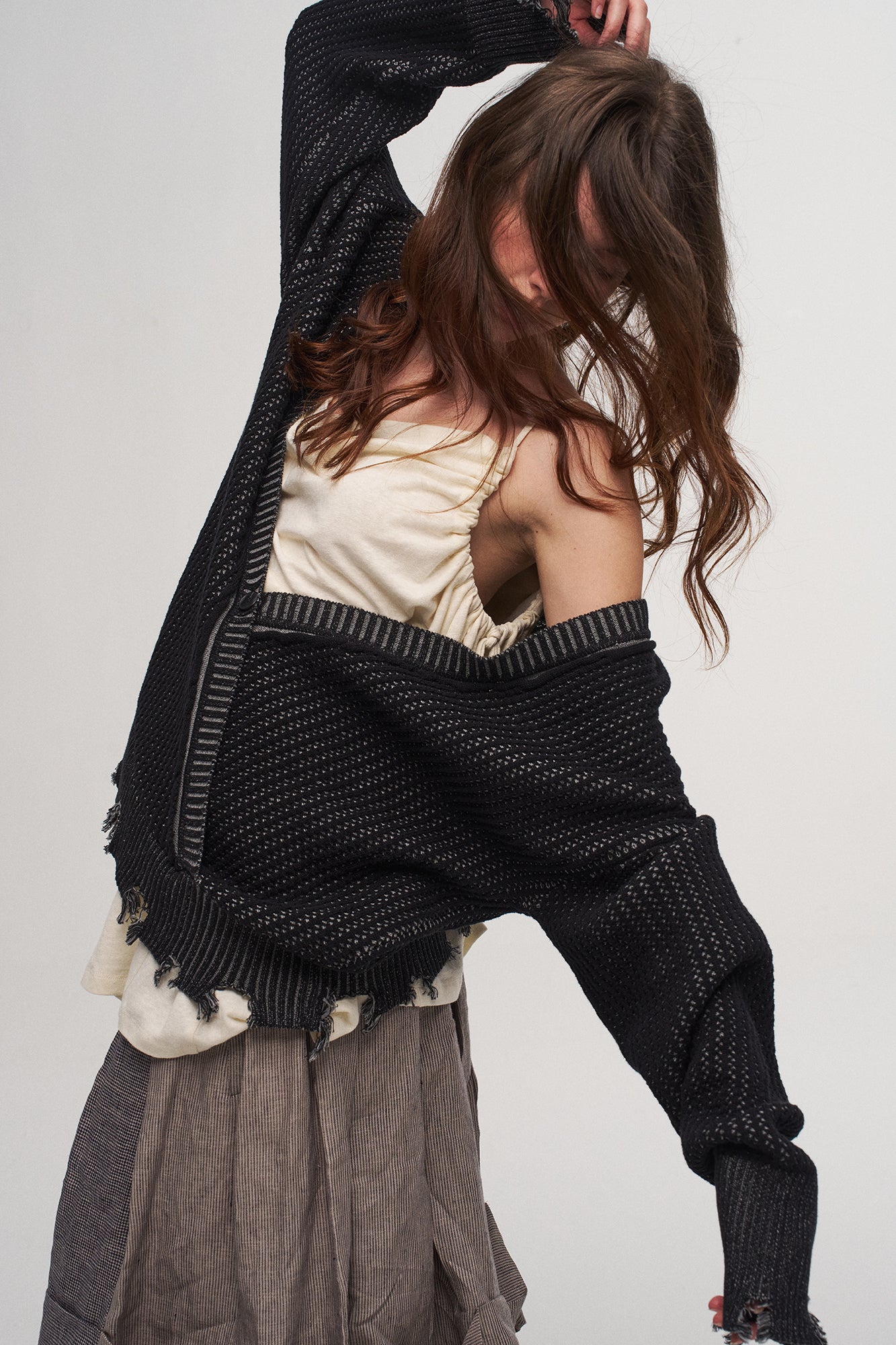 ILNya Nieternite Nifutur Frayed Edge Ribbed V-Neck Cardigan