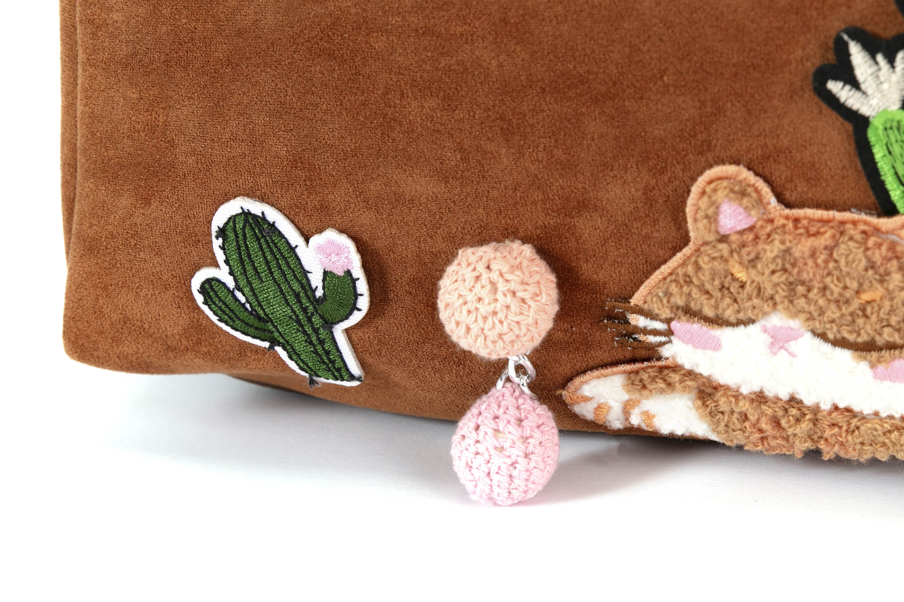 BLING BOX Desert Nap Embroidered Shoulder Bag