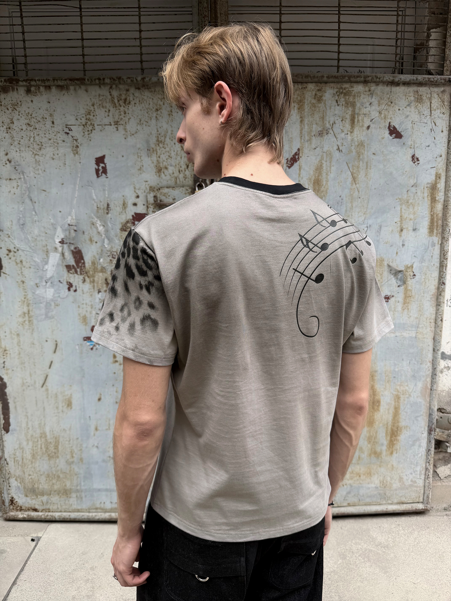 ESAIAS Washed Leopard Graphic T-Shirt