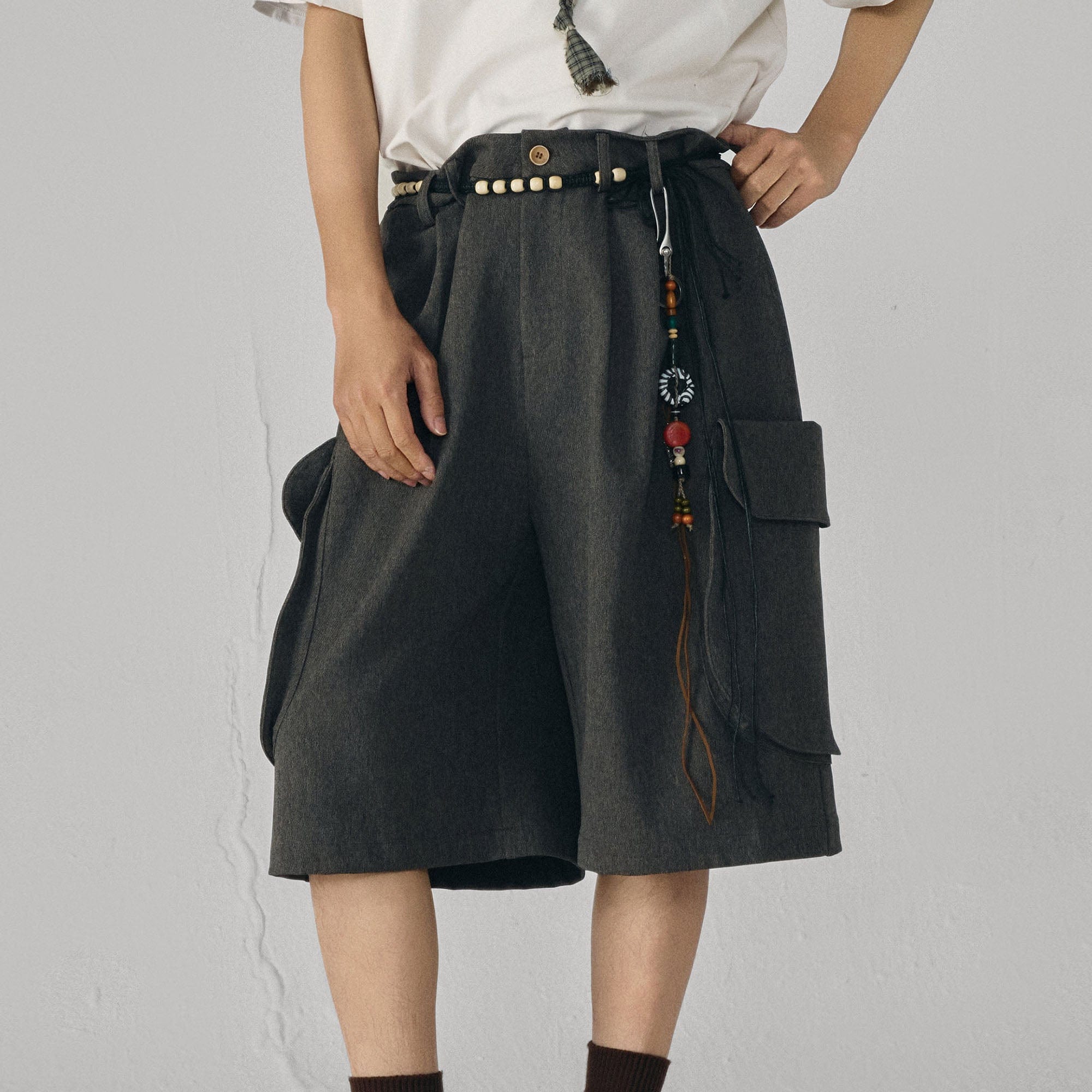 GONGHE REPUB Retro Pleated Multi-Pocket Shorts, premium urban and streetwear designers apparel on PROJECTISR.com, GONGHE REPUB