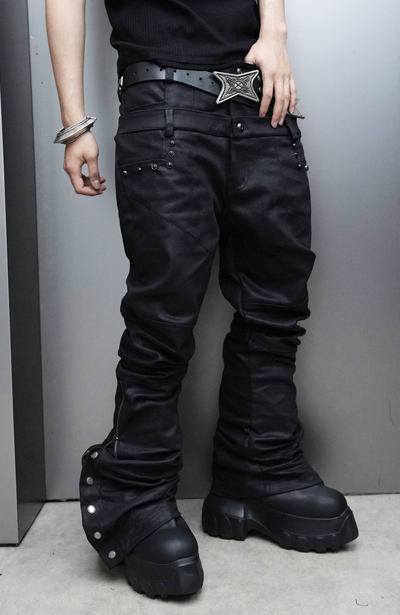 SSIN7 Star Buckle Studded Leather Belt
