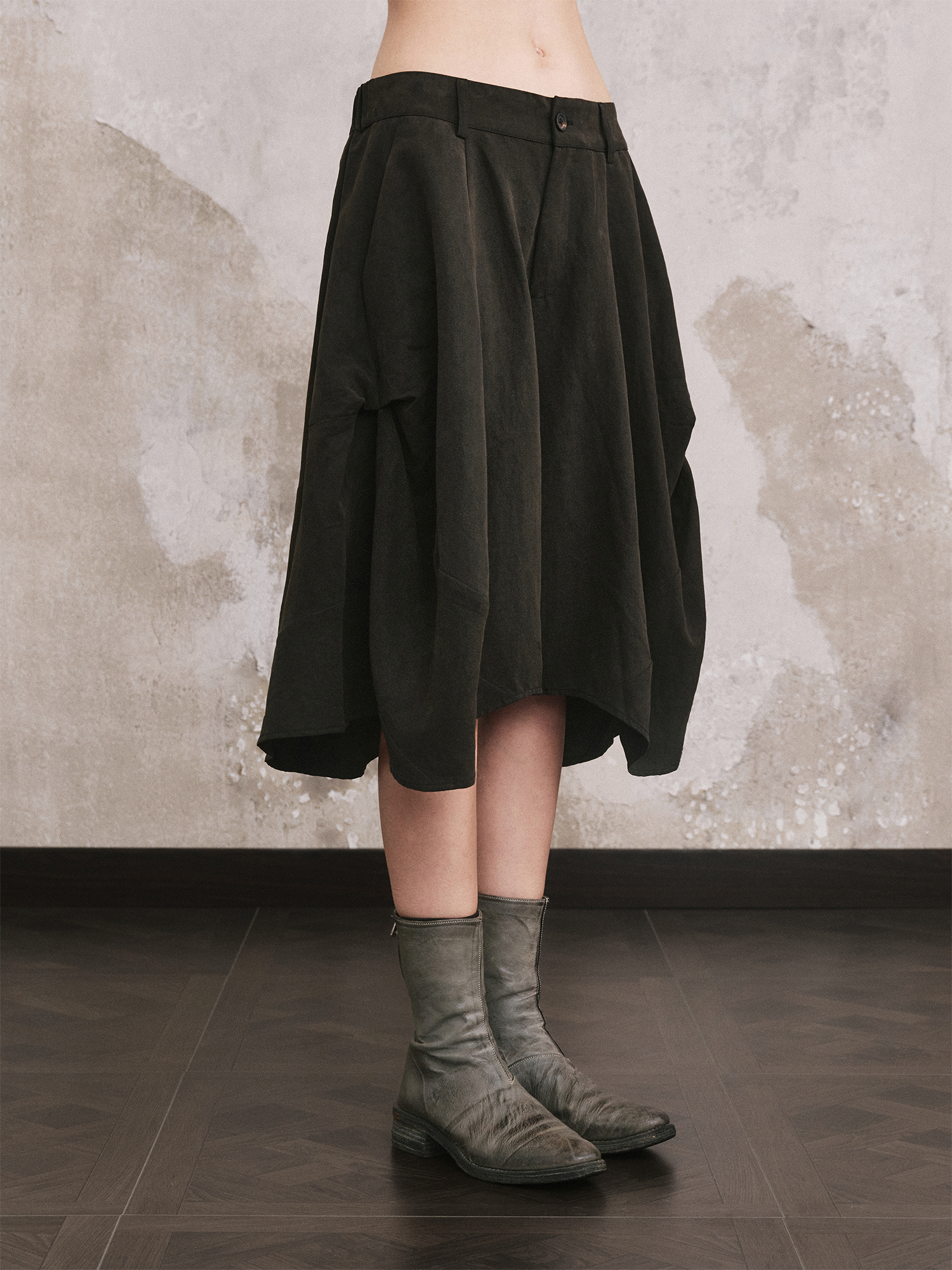 ILNya Nieternite Nifutur Lyocell-Blend Asymmetrical Wide-Leg Shorts