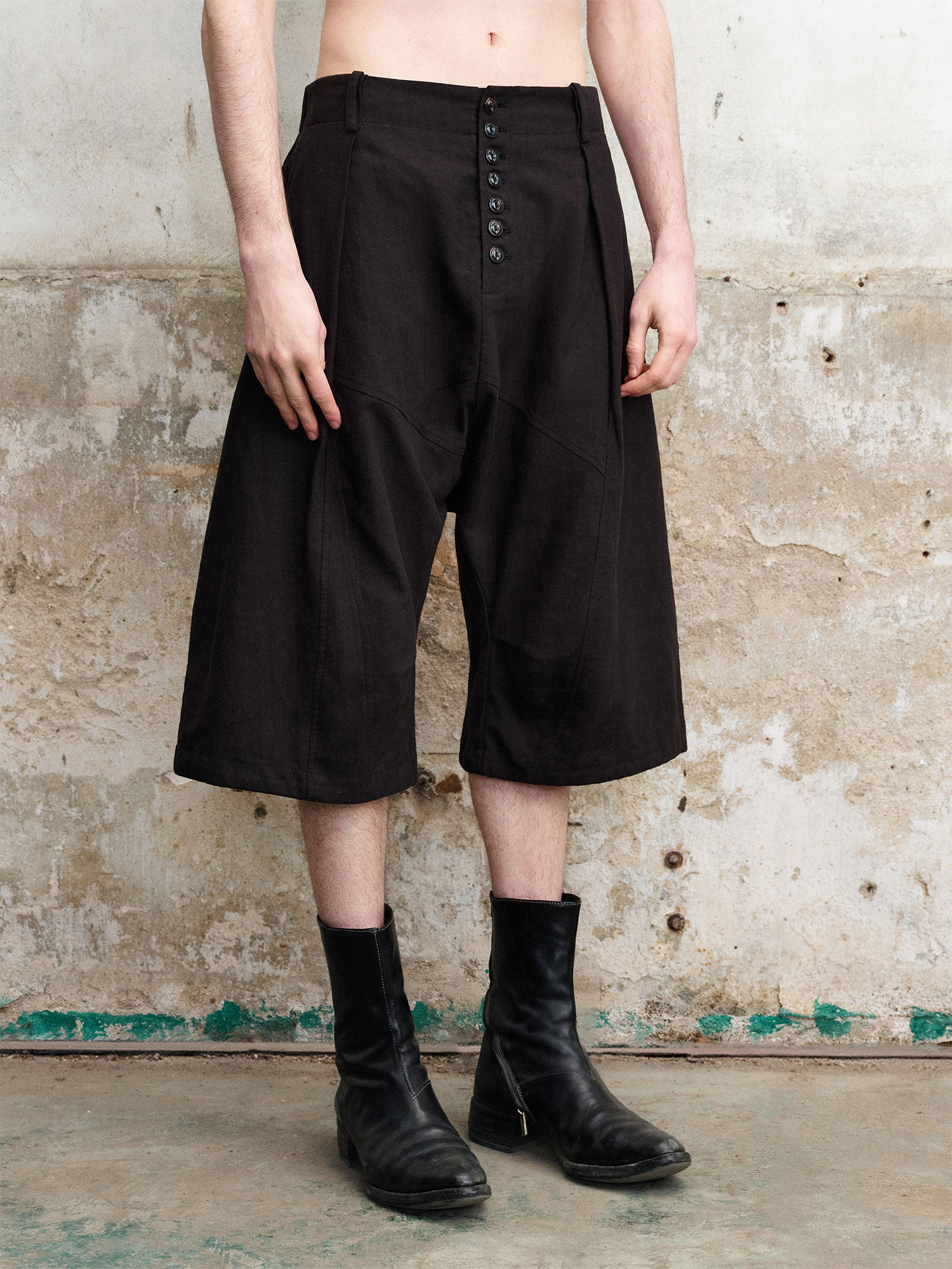 ILNya Nieternite Nifutur Pleated Drop-Crotch Button-Fly Cropped Pants Black, premium urban and streetwear designers apparel on PROJECTISR.com, ILNya Nieternite Nifutur