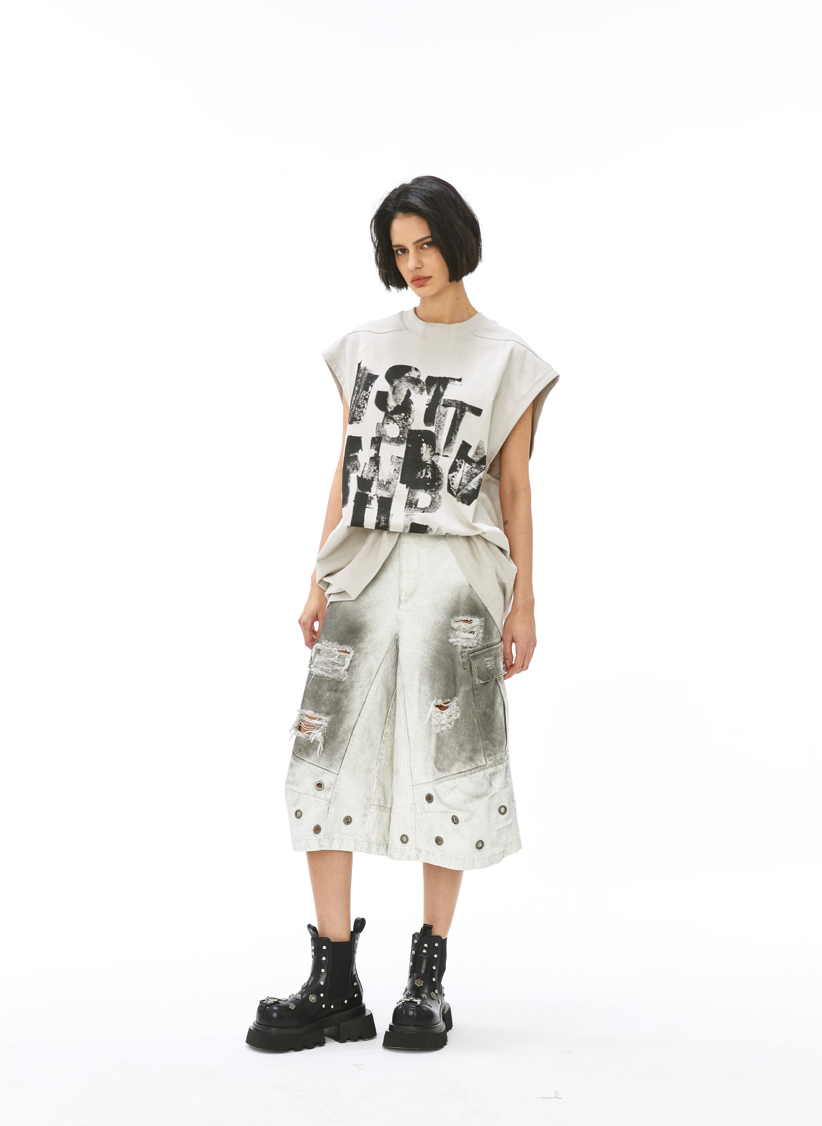 VANN VALRENCE Distressed Gradient Grommet Capris Shorts