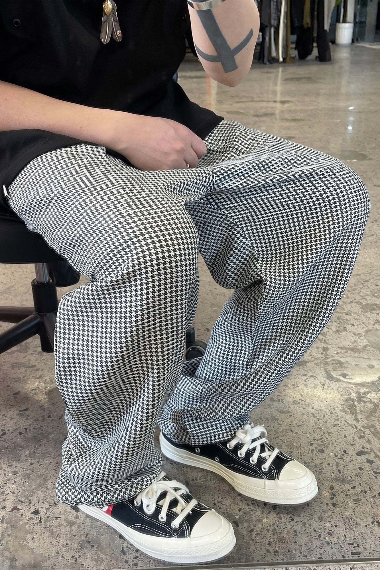 ME DA IGUAL Elastic Waist Houndstooth Tapered Trousers, premium urban and streetwear designers apparel on PROJECTISR.com, ME DA IGUAL