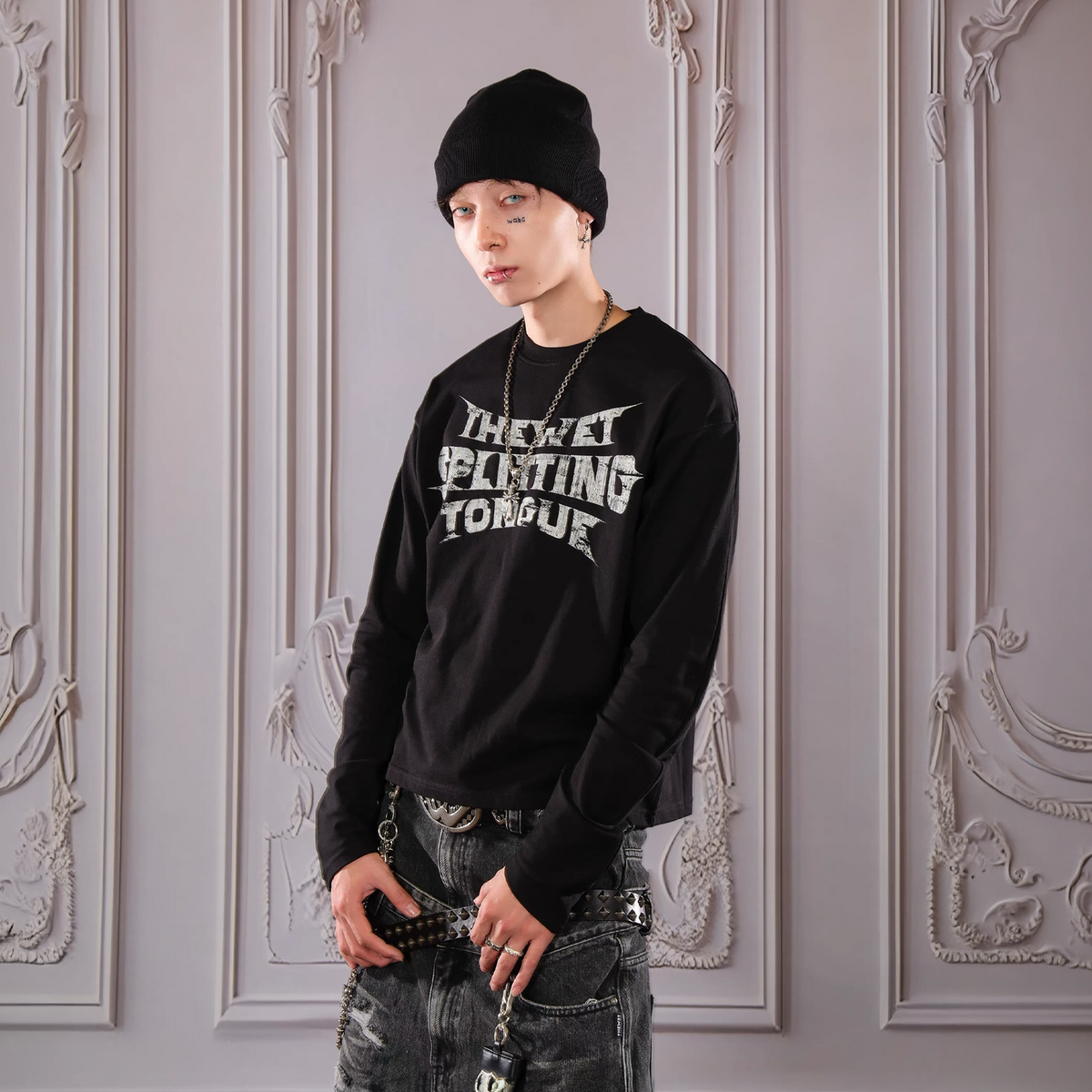 THEWET Classic Graphic Long-Sleeve Tee