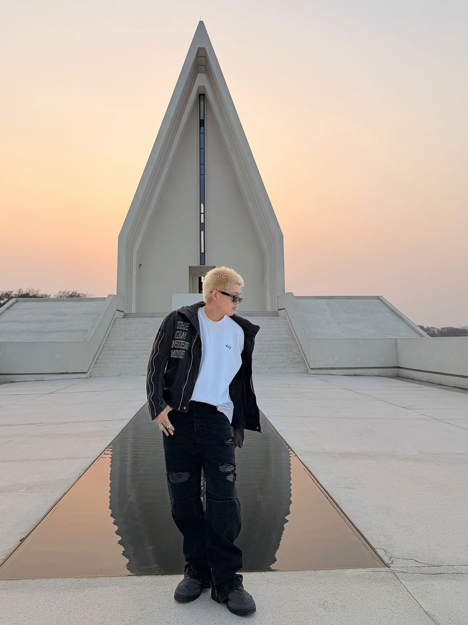 UNDERWATER Thorn Ring LOGO Long-Sleeve Tee White