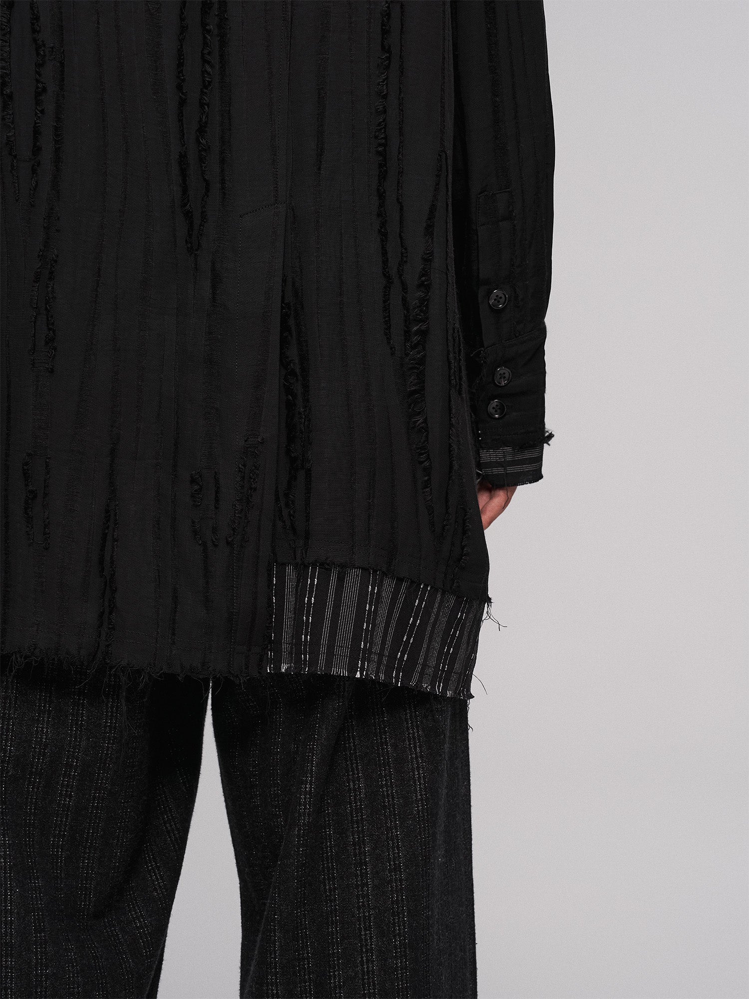 ILNya Nieternite Nifutur Deconstructed Stripe Stich Raw Long Shirt Black