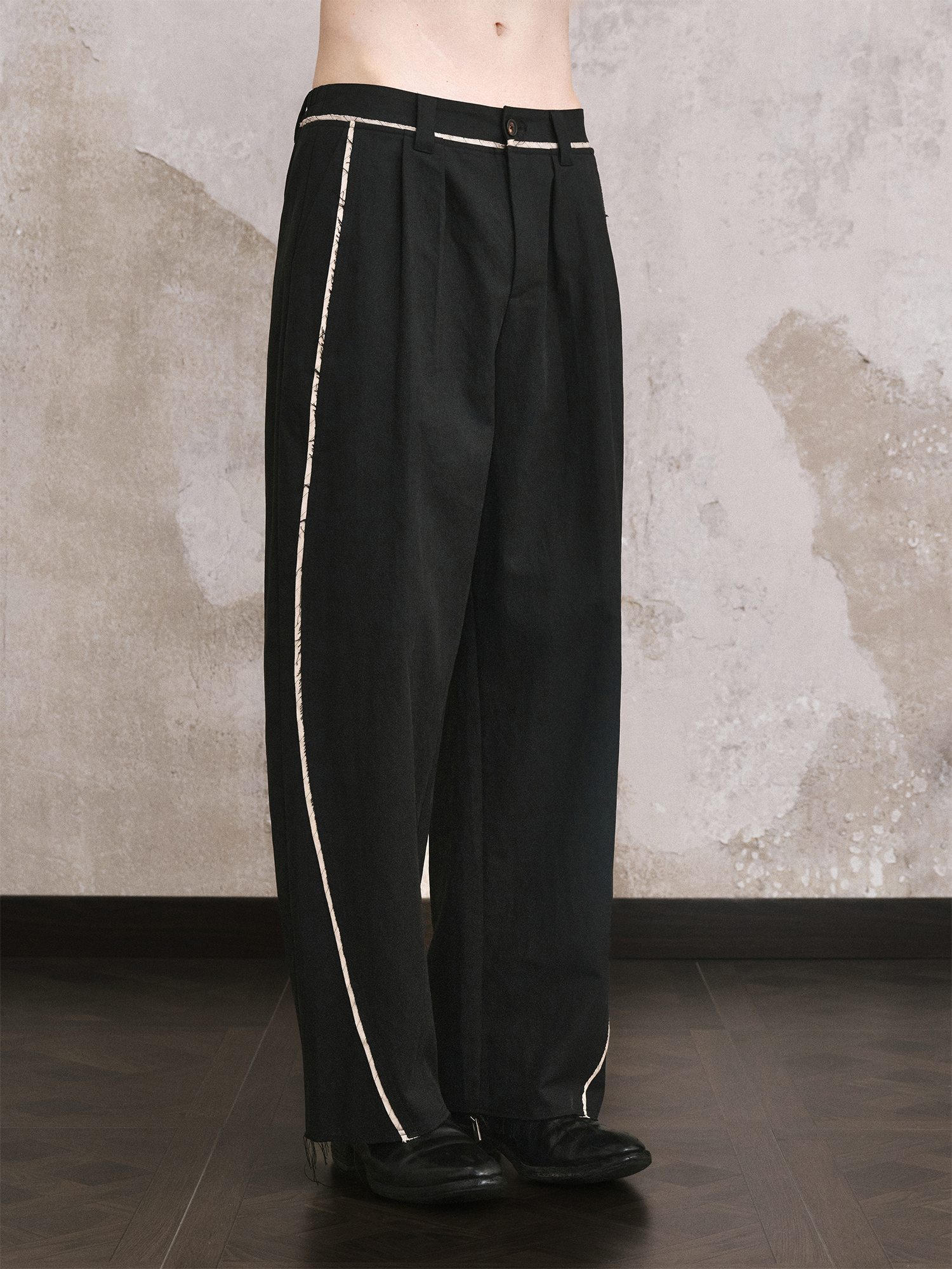 ILNya Nieternite Nifutur Linen-Blend Raw Edge Curved Trousers