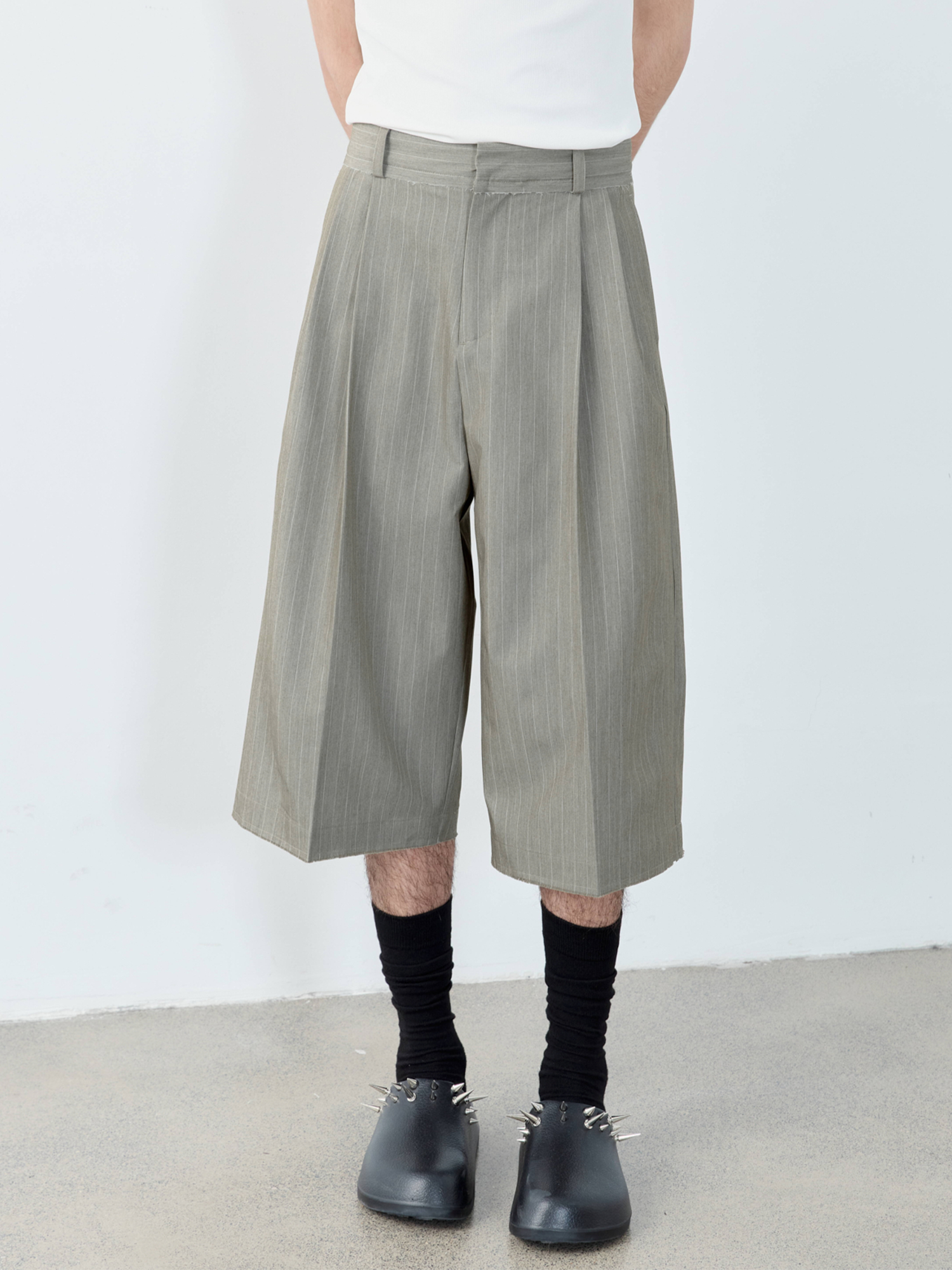 GRAINMUSTARD Classic High-Waist Pinstripe Pleated Cropped Shorts