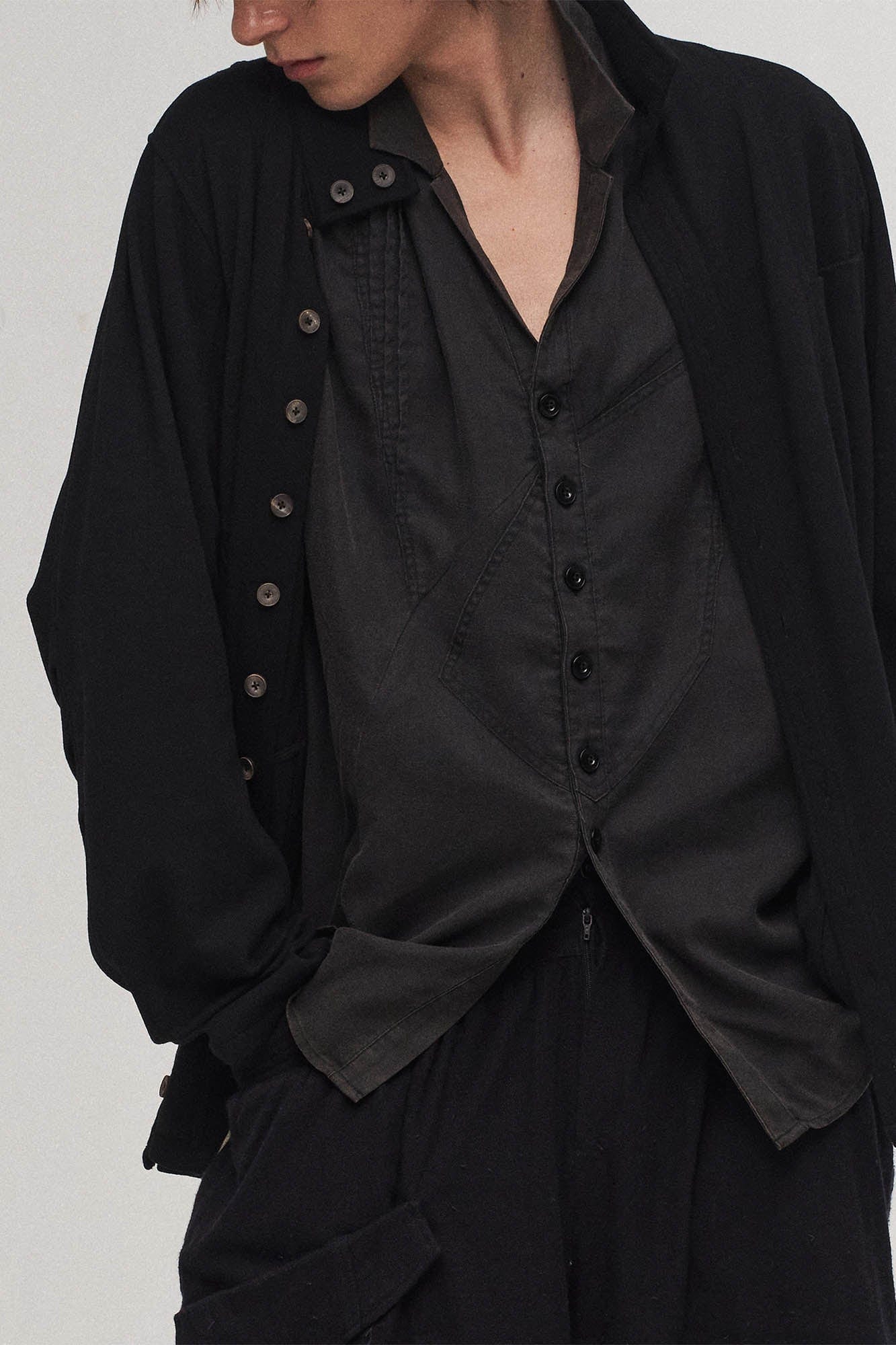 ILNya Nieternite Nifutur Washed Deconstructed Paneled Pleated Shirt