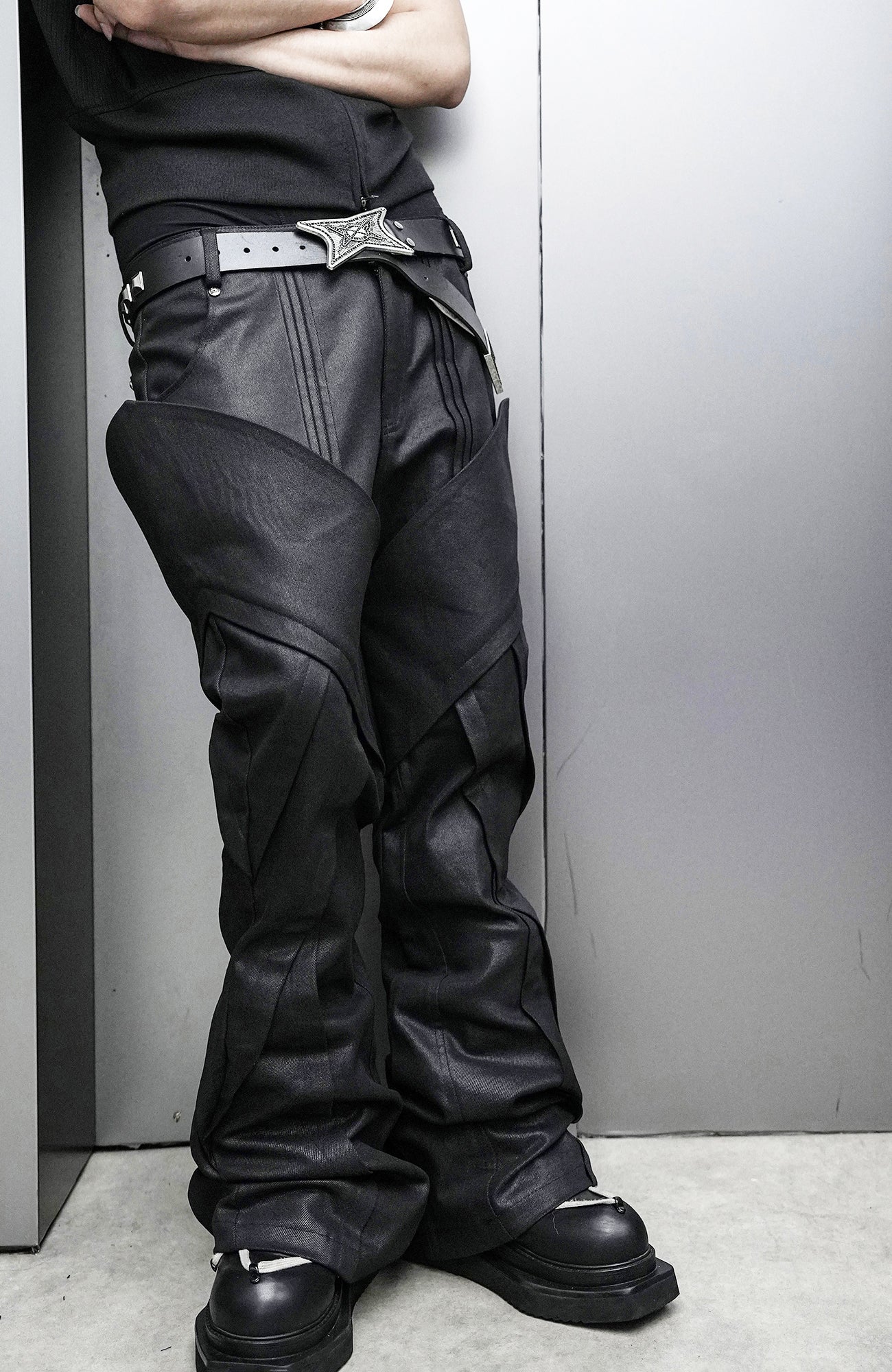 SSIN7 Wing Pocket Waxed Flared Jeans