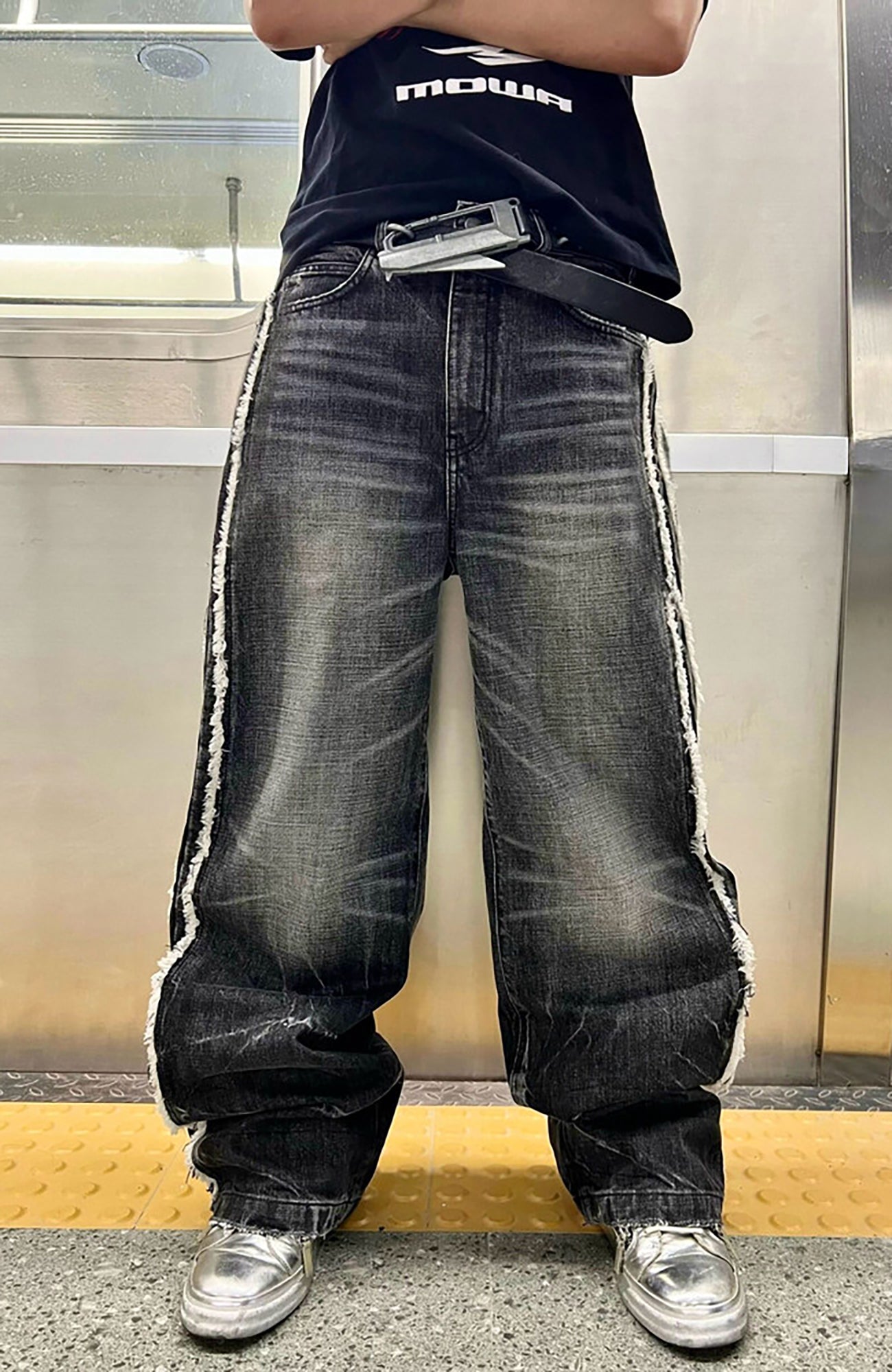 REBEL WAVE Faded Wash Raw Edge Jeans