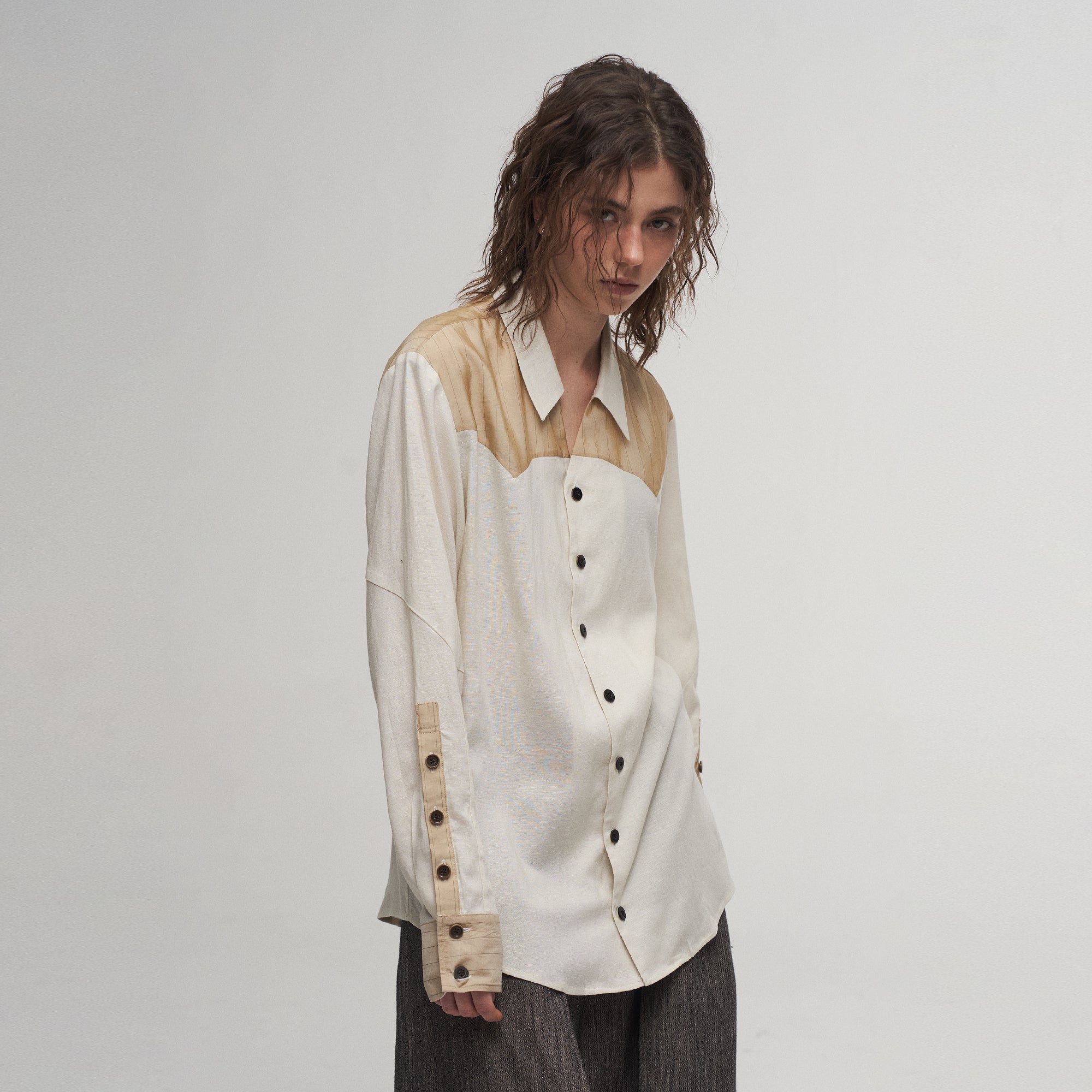 ILNya Nieternite Nifutur Pinstriped Contrast Spliced Shirt