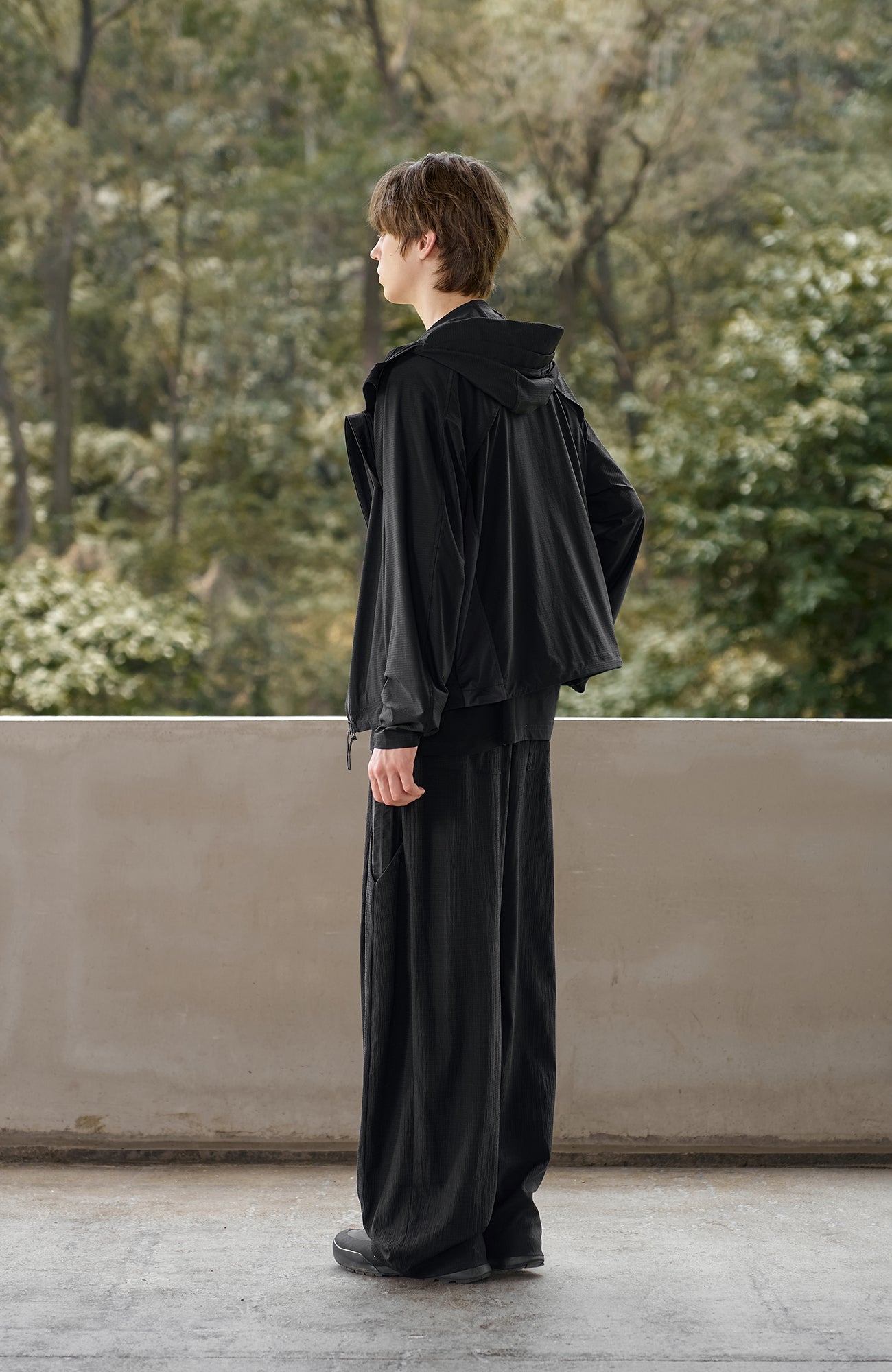 MOITIEDEPETALE Seersucker Curved Pleated Trousers