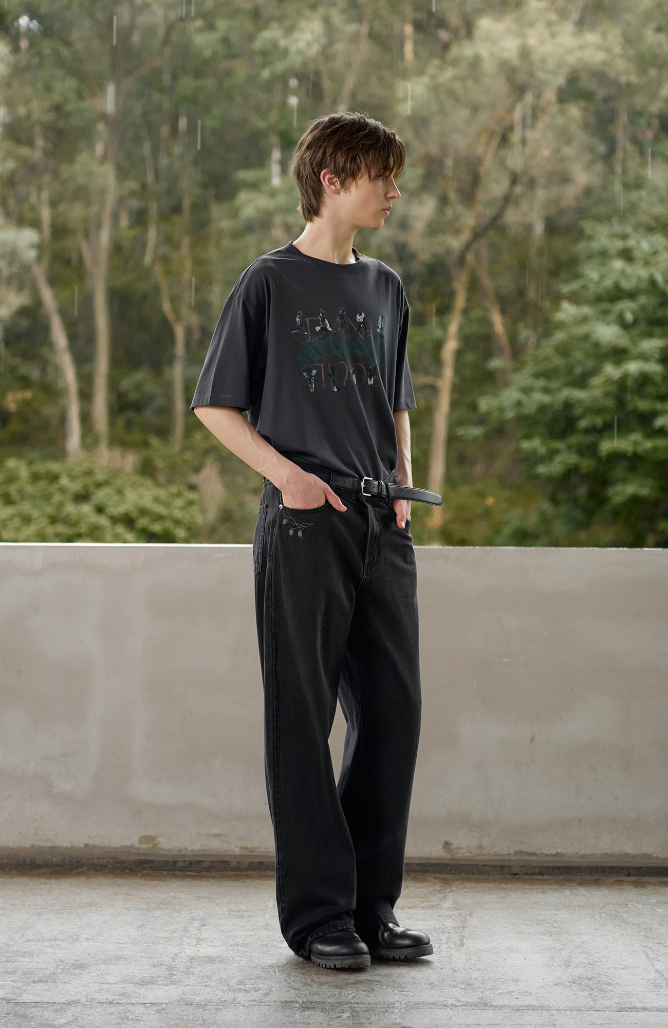 MOITIEDEPETALE Music Note Embroidered Straight-Leg Jeans