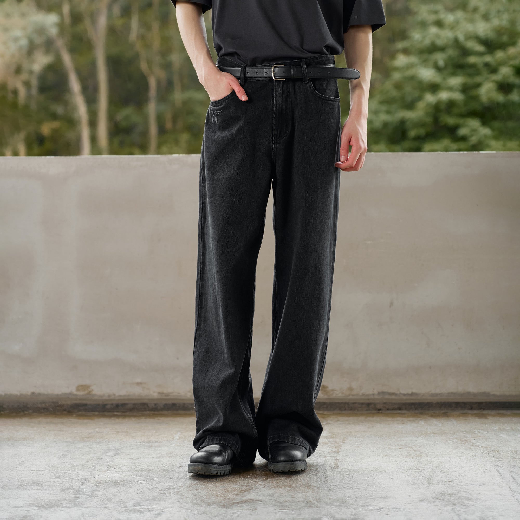MOITIEDEPETALE Music Note Embroidered Straight-Leg Jeans