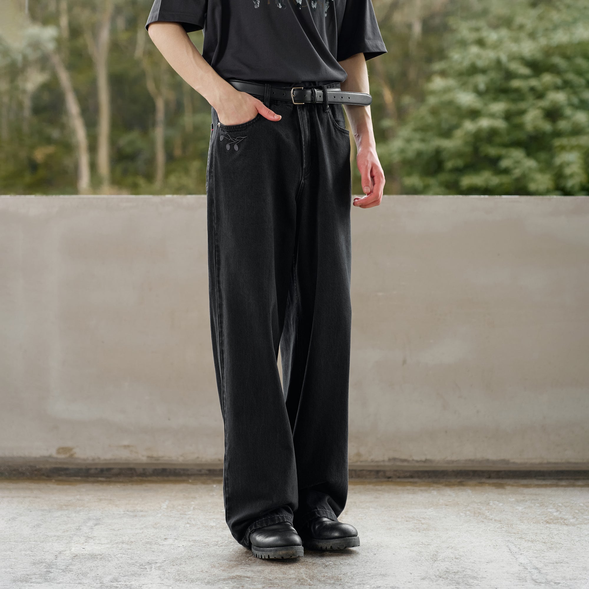 MOITIEDEPETALE Music Note Embroidered Straight-Leg Jeans