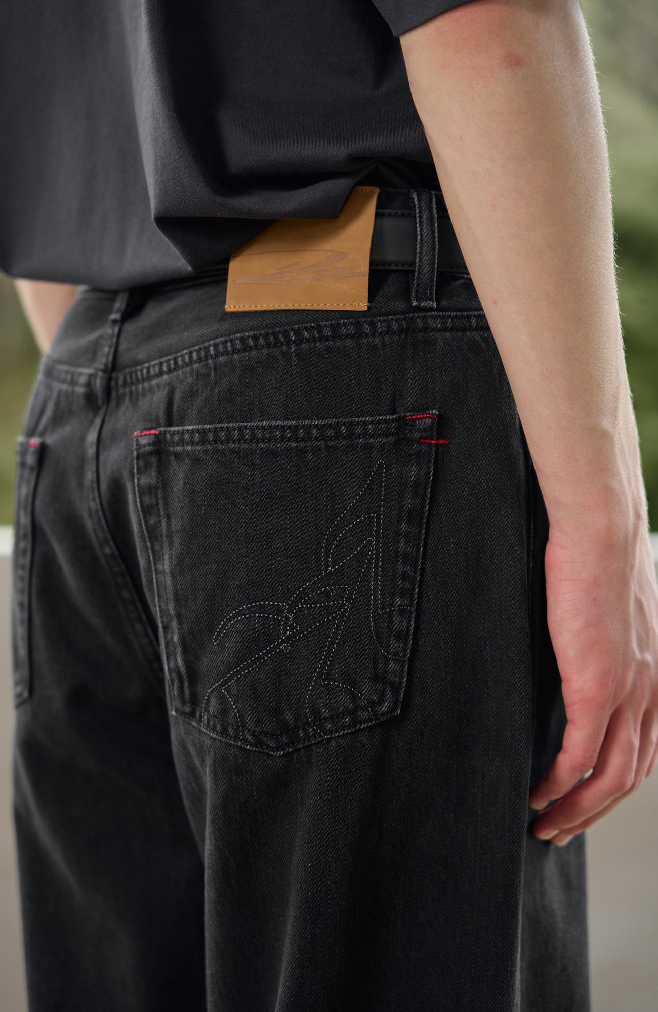 MOITIEDEPETALE Music Note Embroidered Straight-Leg Jeans