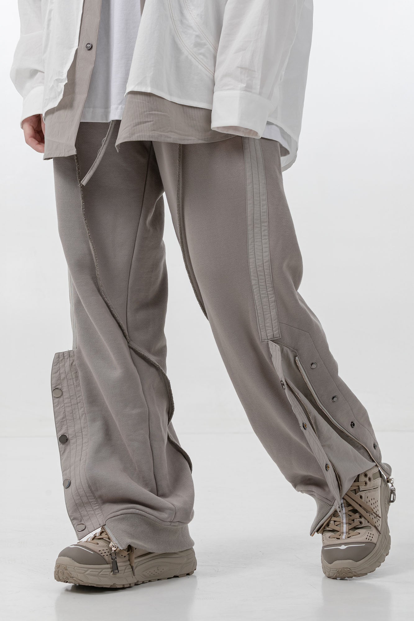 ERROR CODE ROBT Pleats Snap-Zip Side Sweatpants