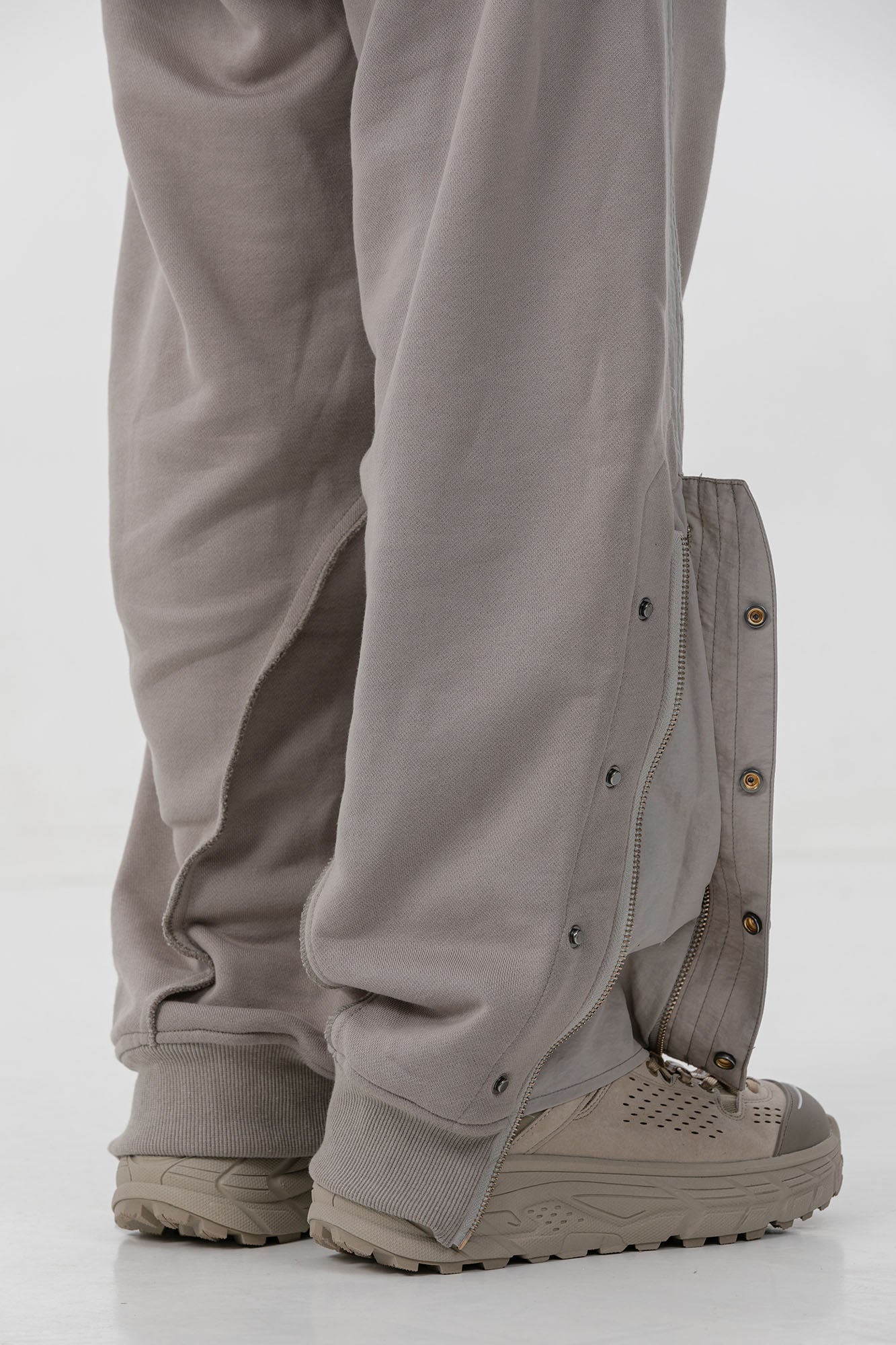 ERROR CODE ROBT Pleats Snap-Zip Side Sweatpants
