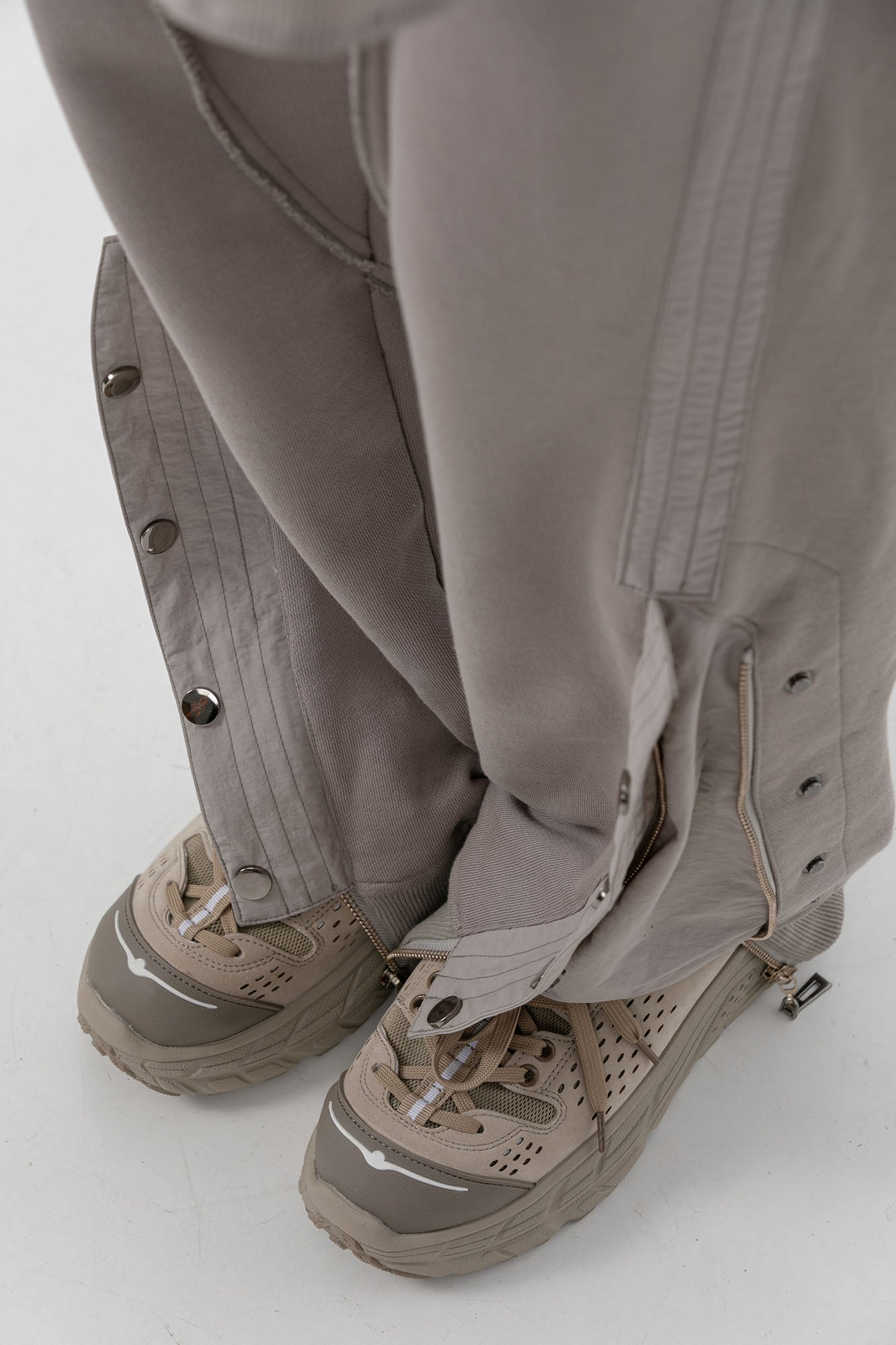 ERROR CODE ROBT Pleats Snap-Zip Side Sweatpants