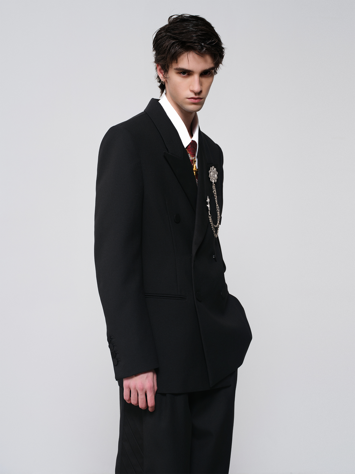 FACEONLAB Medal Emblem Double-Breasted Peak Lapel Blazer