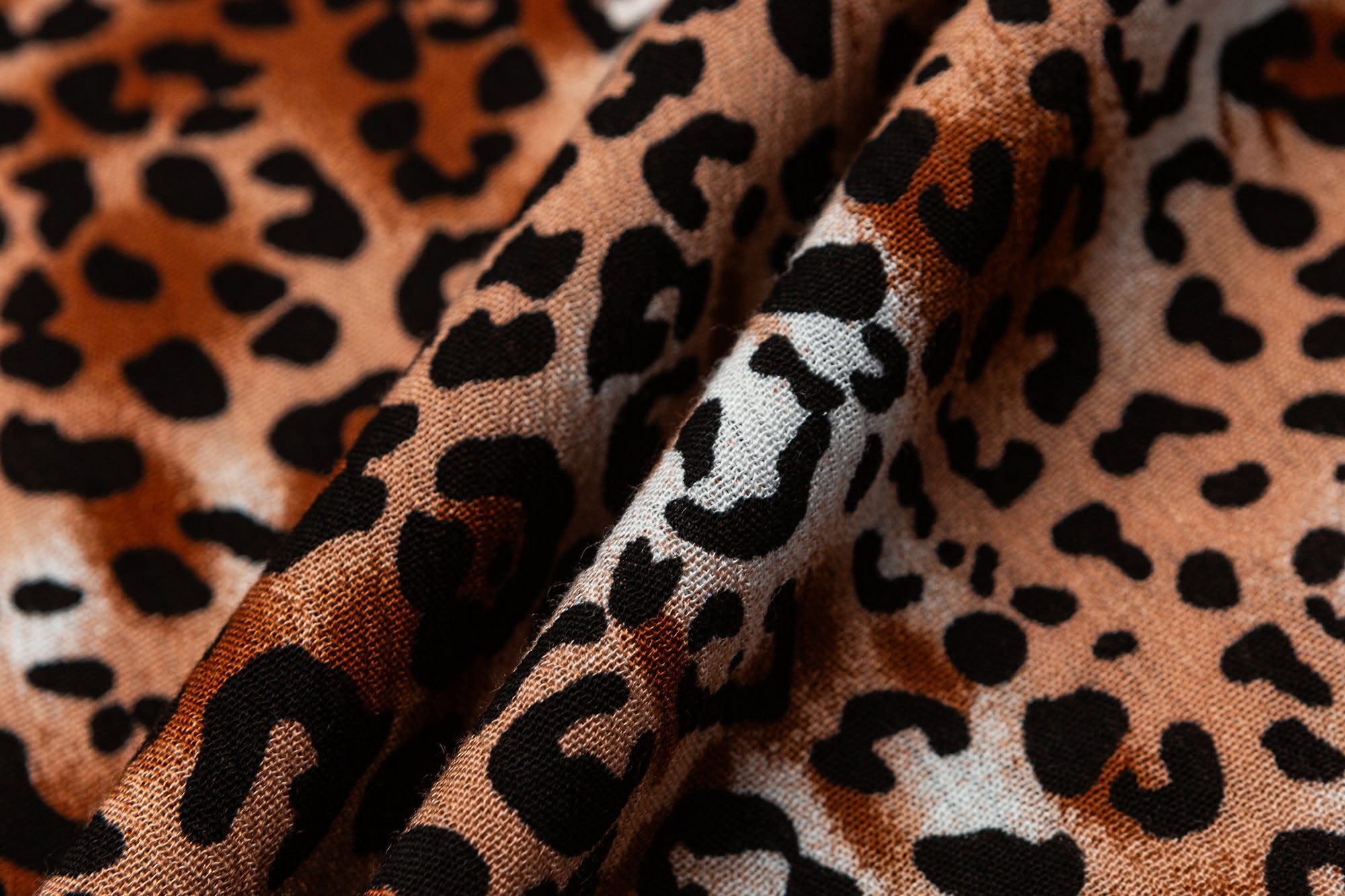 ME DA IGUAL Classic Leopard Full-Print Half Shirt, premium urban and streetwear designers apparel on PROJECTISR.com, ME DA IGUAL