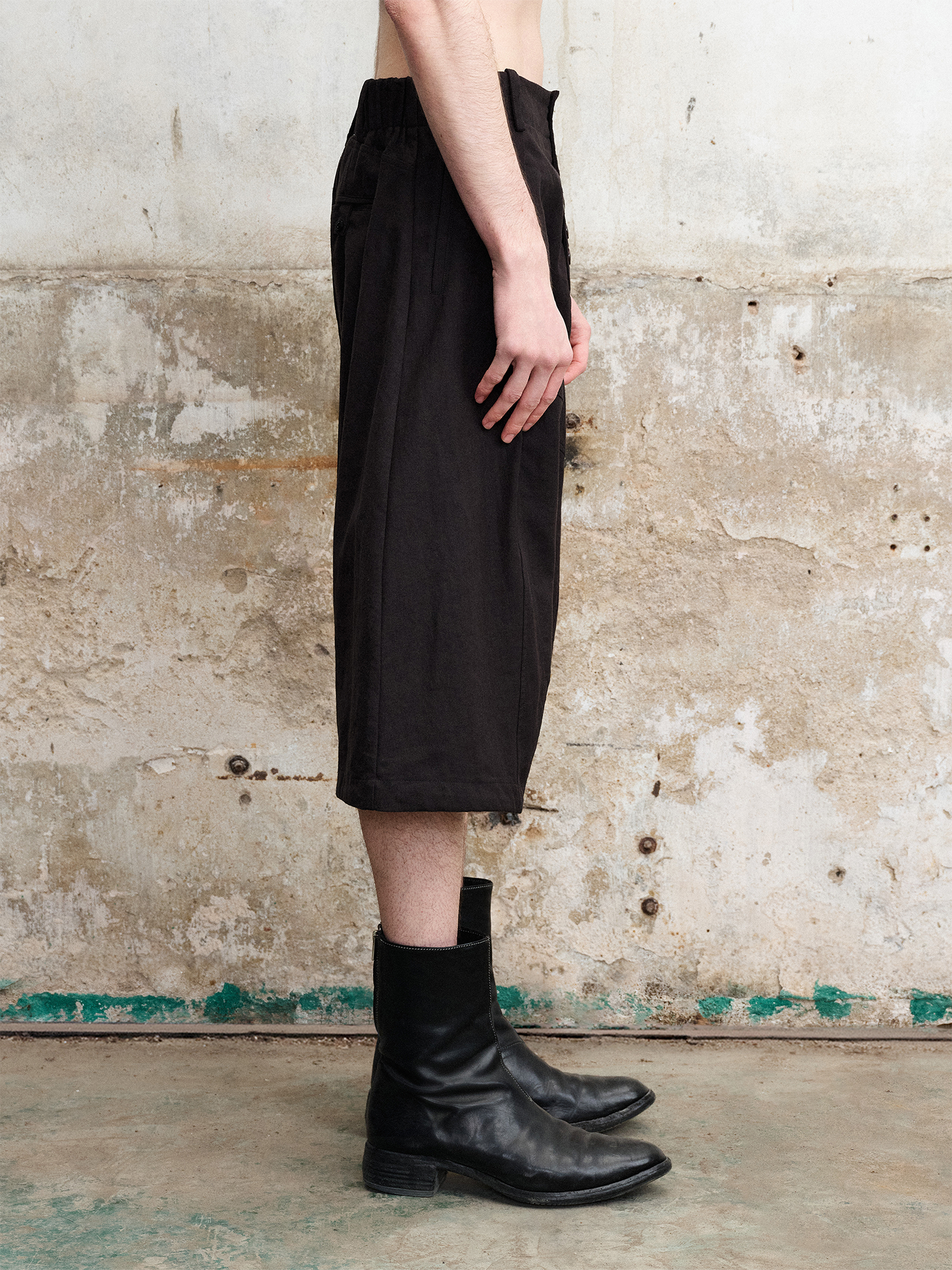 ILNya Nieternite Nifutur Pleated Drop-Crotch Button-Fly Cropped Pants Black, premium urban and streetwear designers apparel on PROJECTISR.com, ILNya Nieternite Nifutur