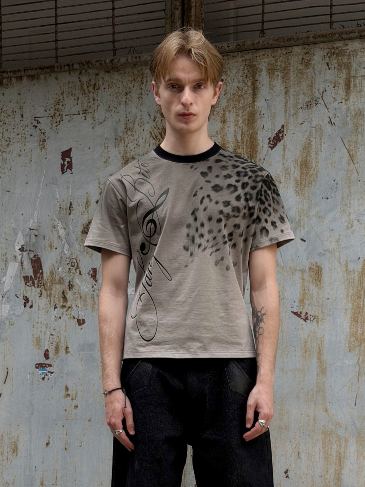 ESAIAS Washed Leopard Graphic T-Shirt