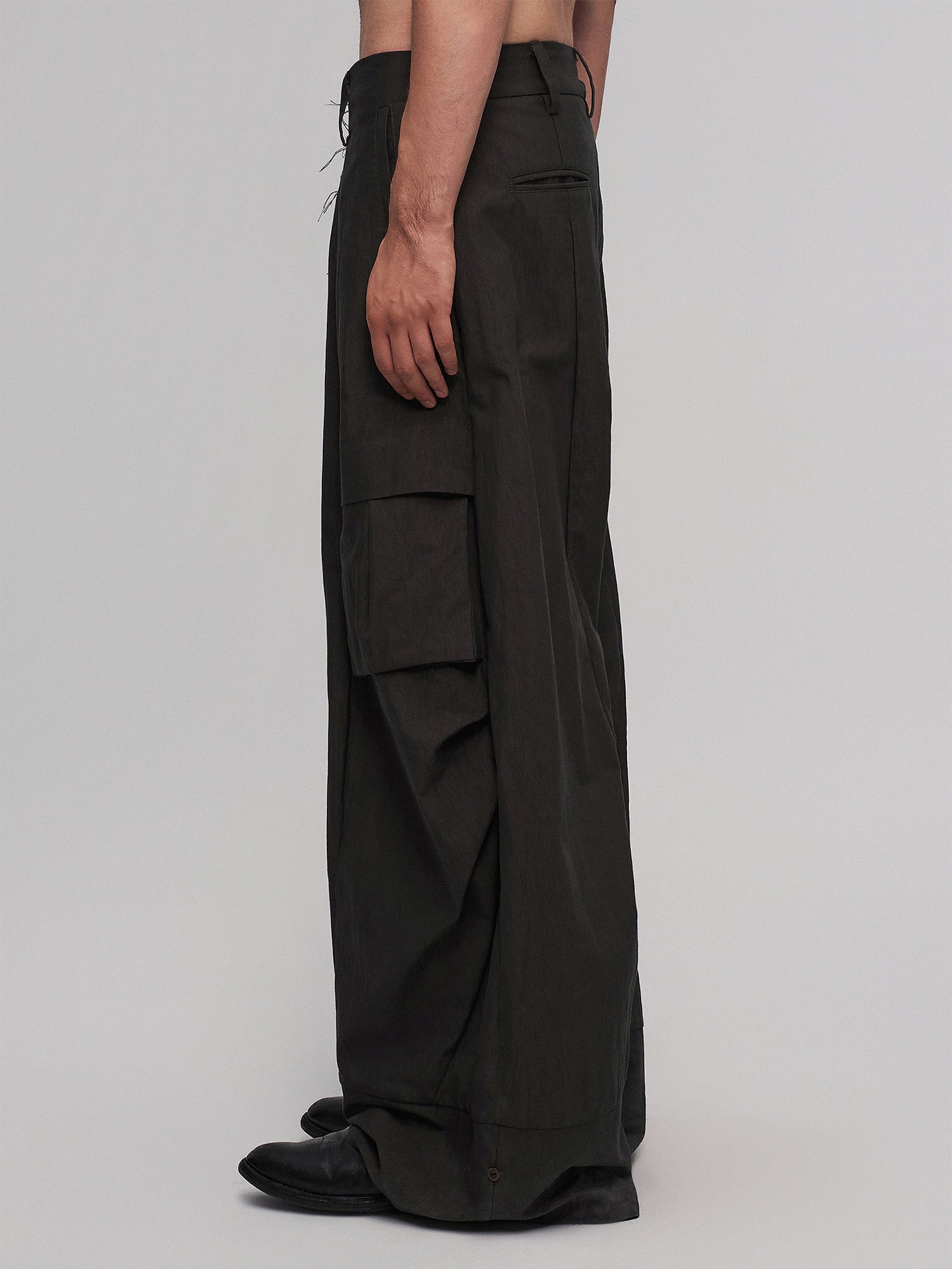 ILNya Nieternite Nifutur Pleated Big-Pocket Wide-Leg Cargo Pants