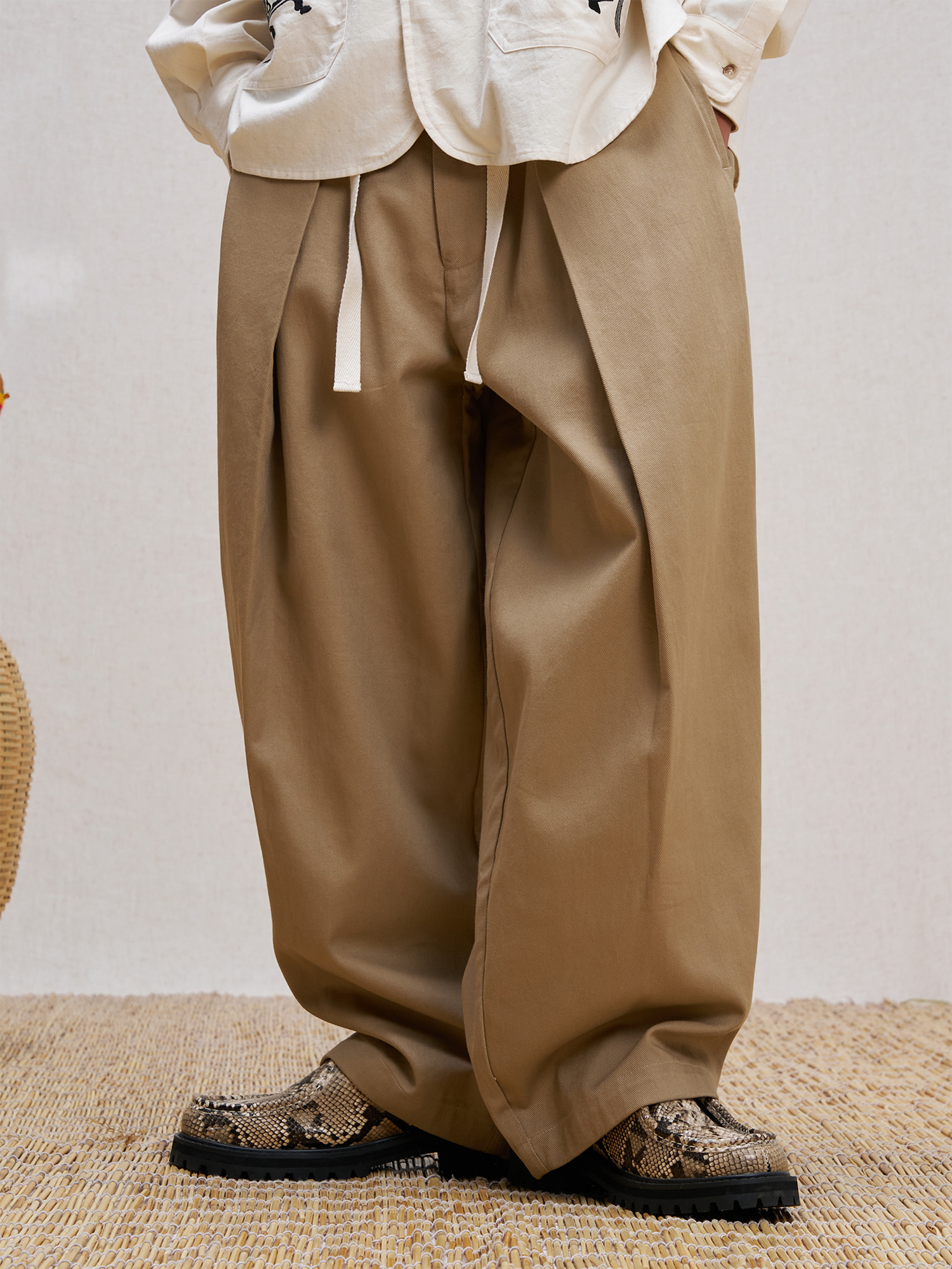 UNLIMITED MOTE Pleated Herringbone Wide-Leg Trousers