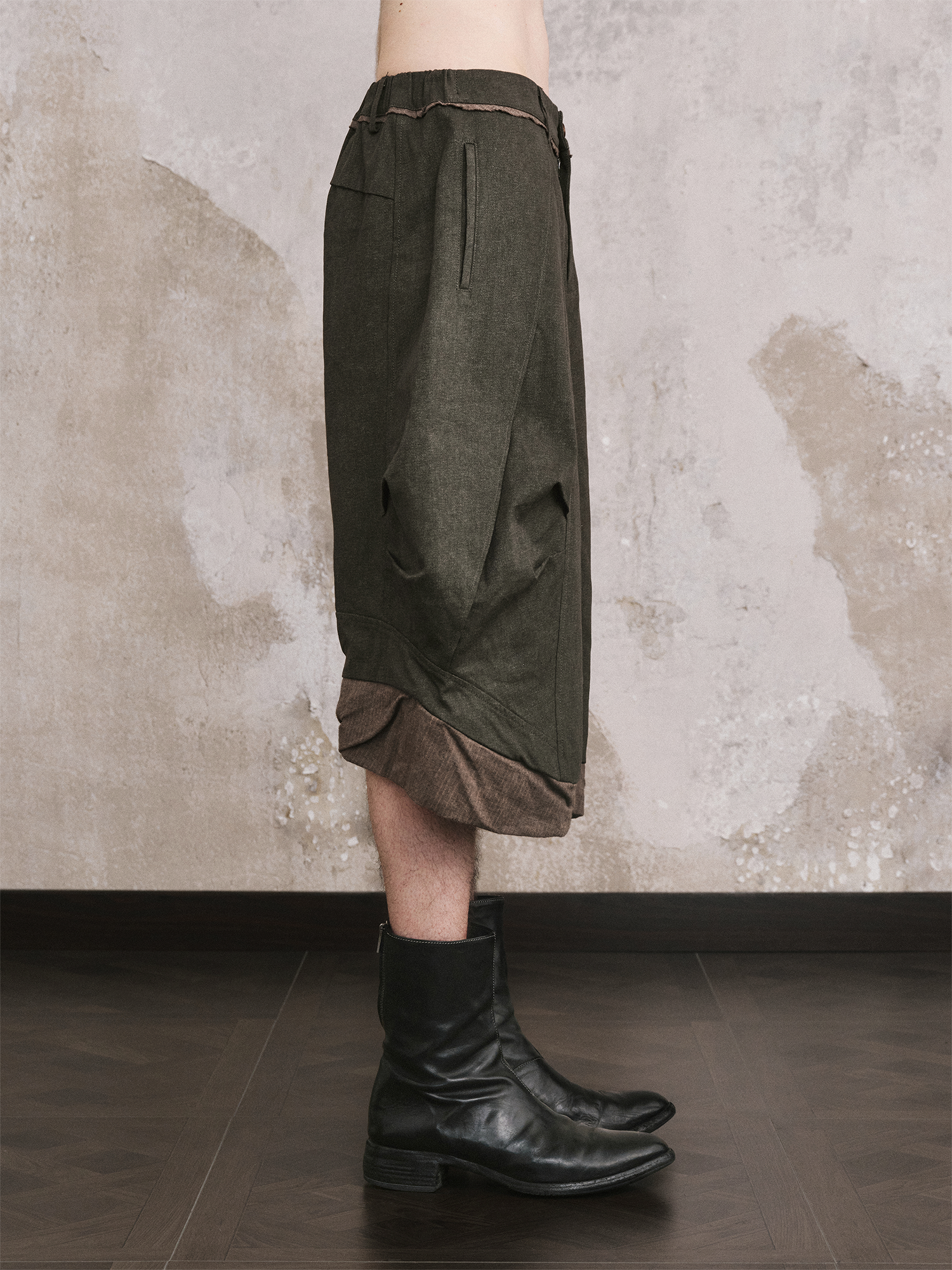 ILNya Nieternite Nifutur Crinkled Curved Cropped Pants Dark Green