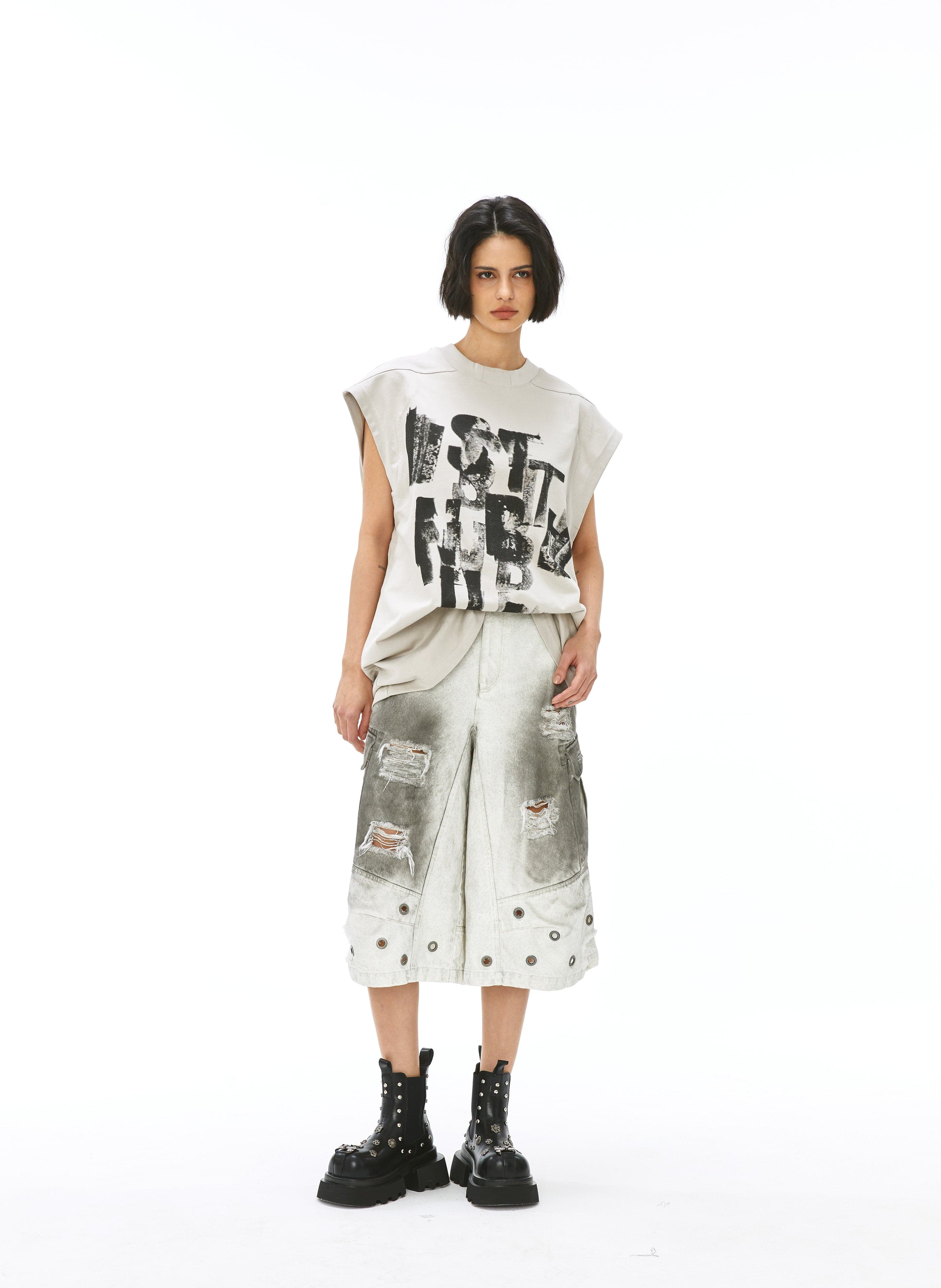 VANN VALRENCE Distressed Gradient Grommet Capris Shorts
