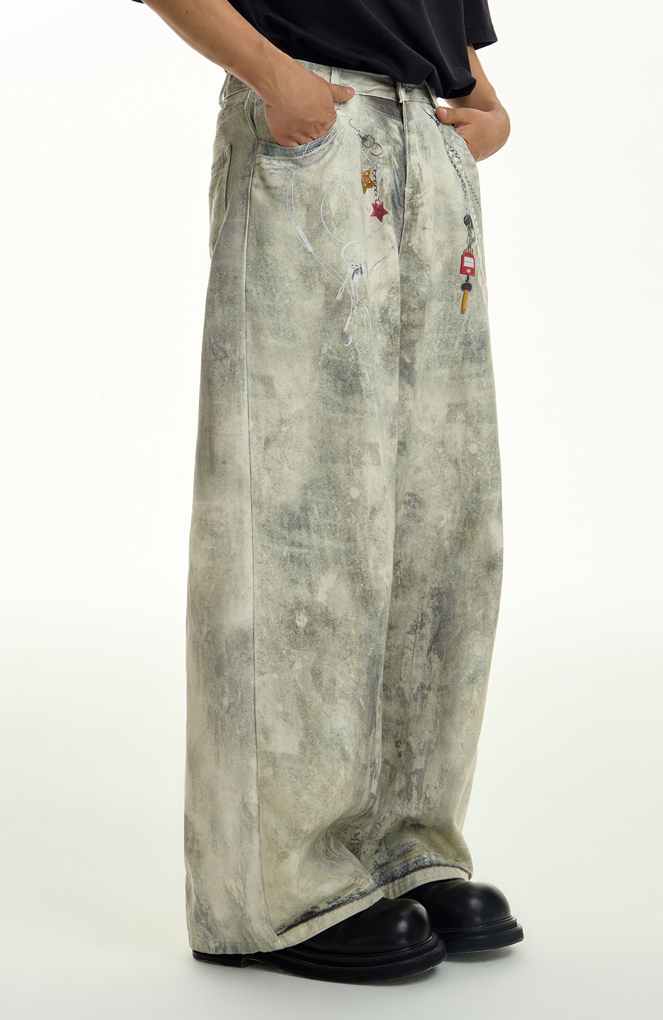 TGNS Distressed Chain Graphic Oversized Jeans