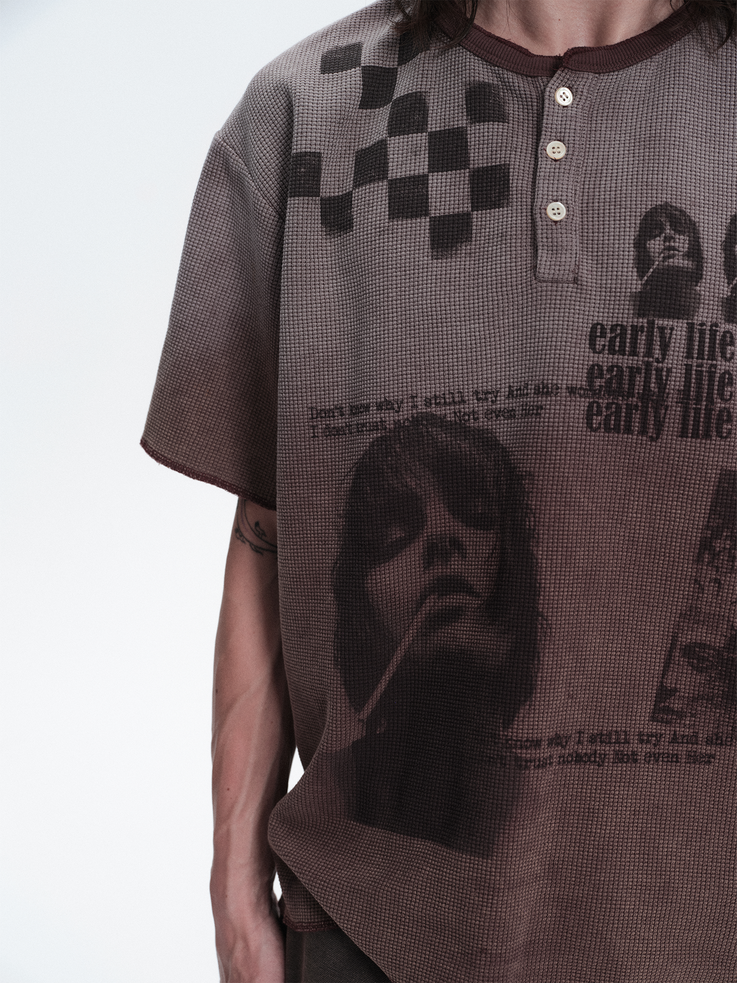 RICHILL Waffle Portrait Gradient Graphic Tee