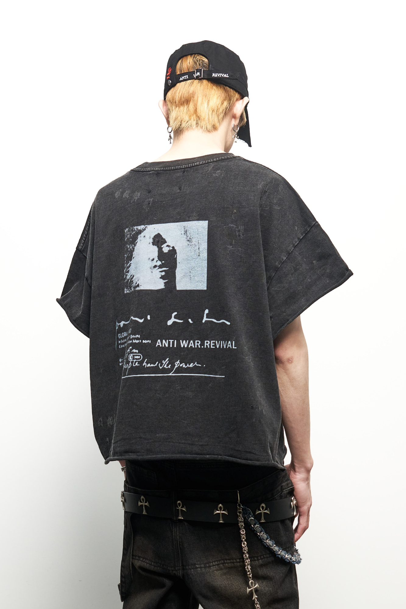 ANTI WAR REVIVAL Retro Portrait Graphic Rolled-Hem Tee