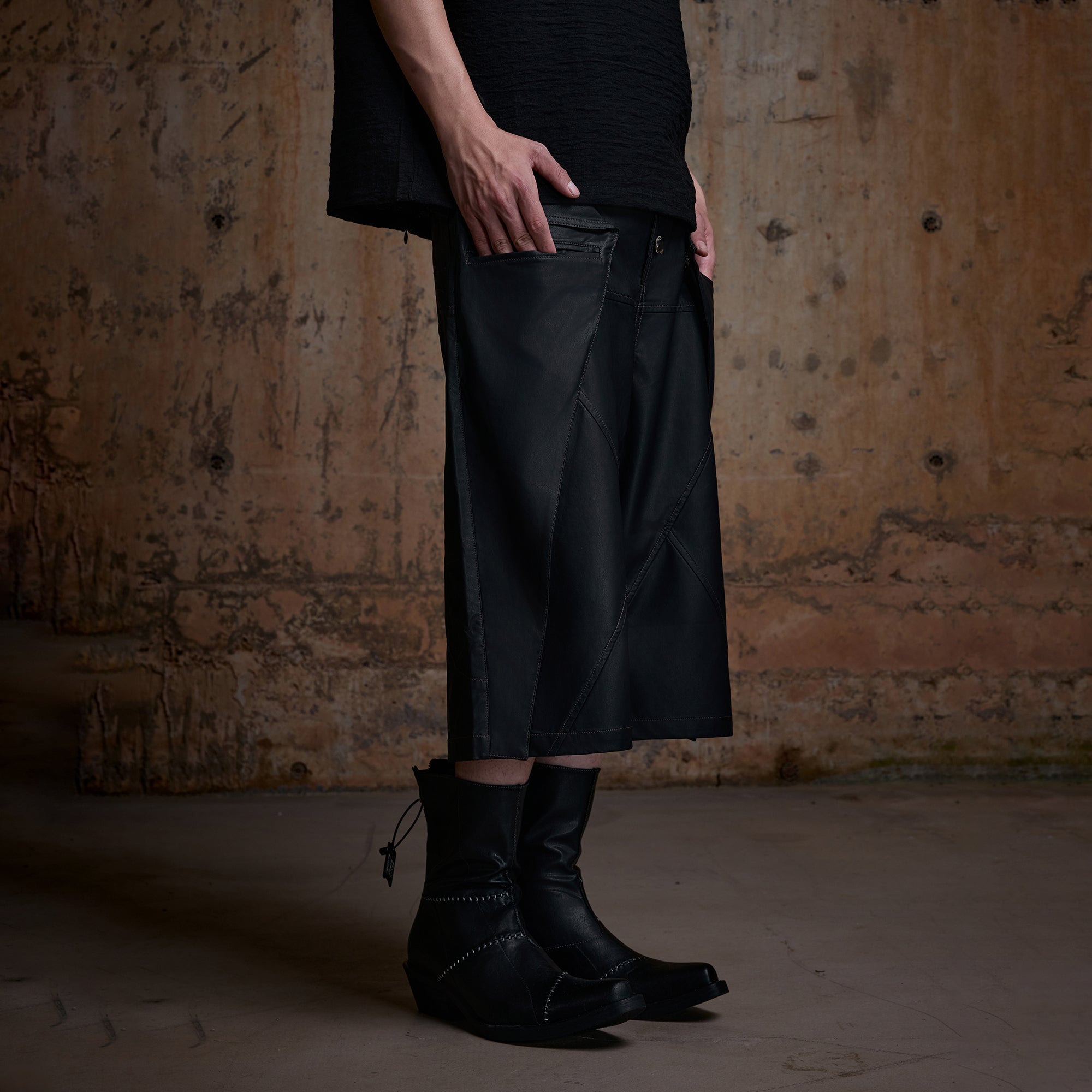 2000RSK Rusted City Warrior Cropped Shorts