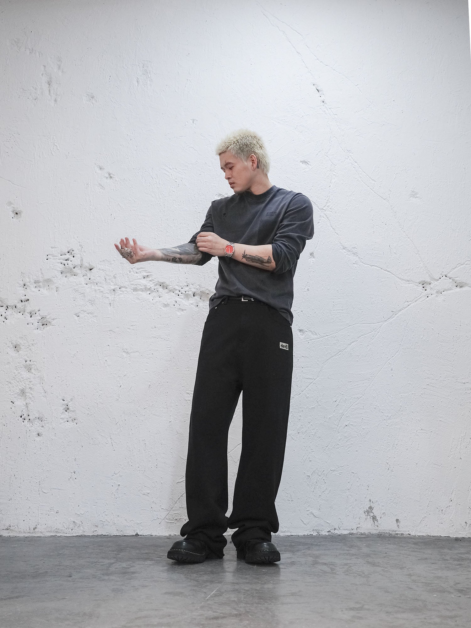 UNDERWATER Devil Distressed Long-Sleeve Tee